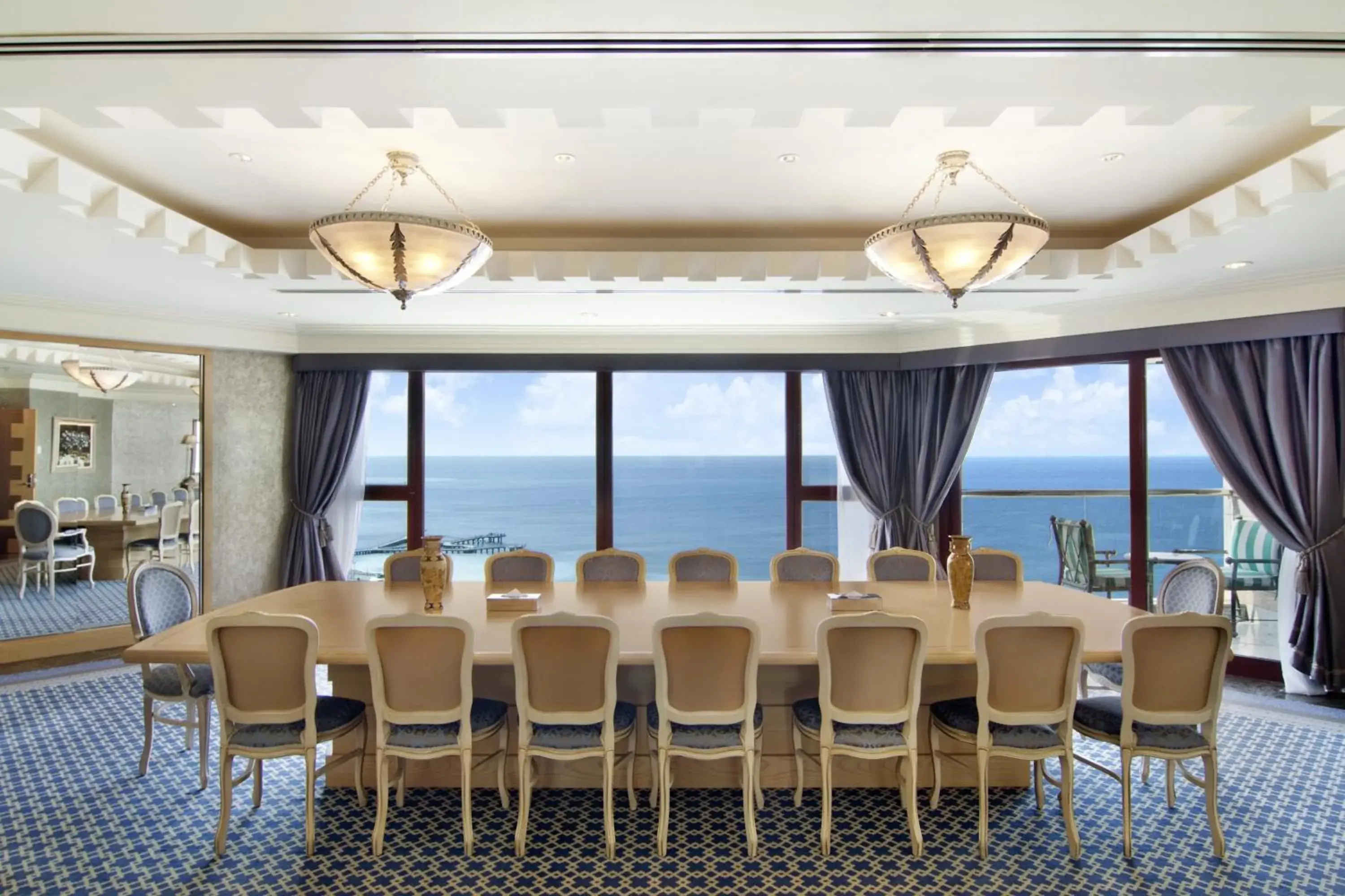 King Royal Executive Suite - Lounge Access in Jeddah Hilton King Royal Executive Suite - Lounge Access in Jeddah Hilton