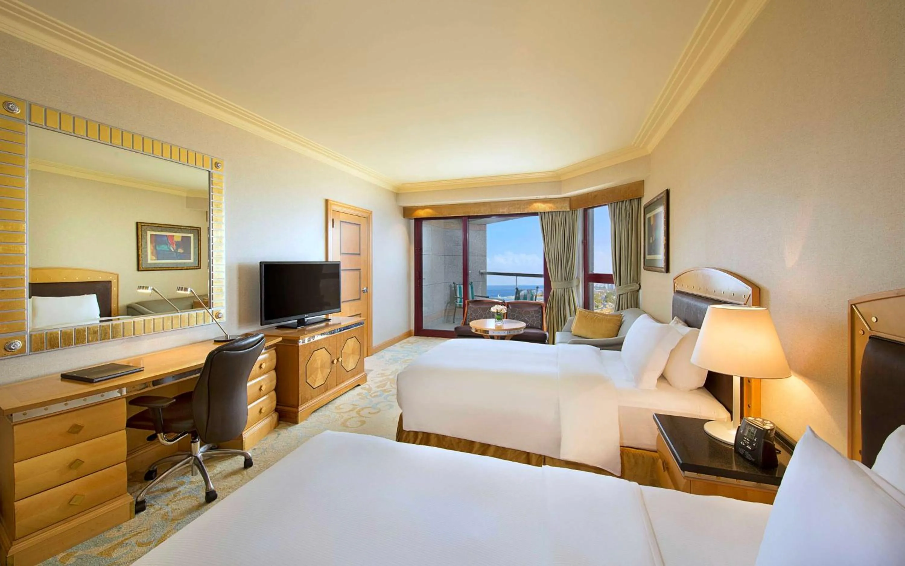 Bedroom, Bed in Jeddah Hilton