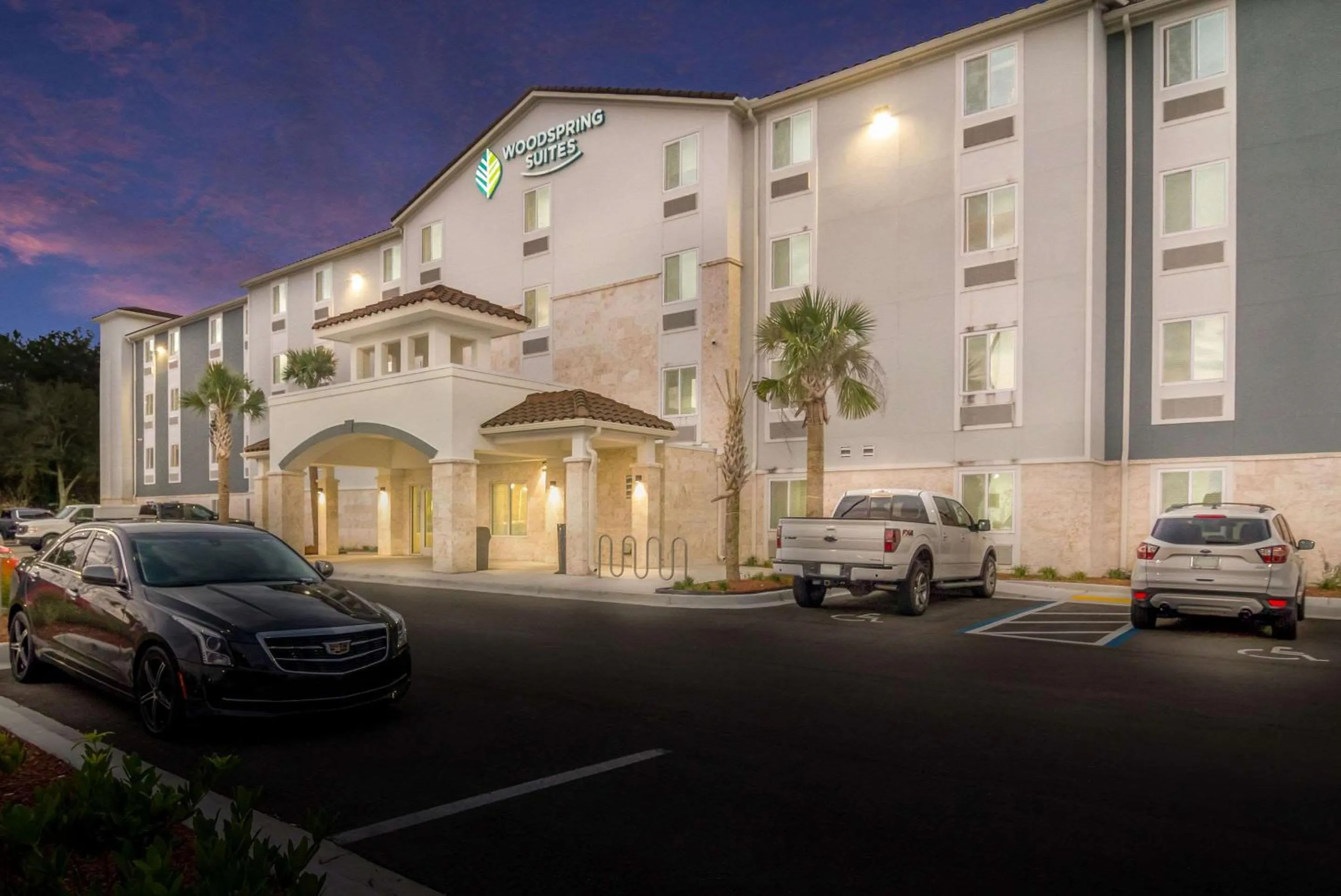Property building in WoodSpring Suites Jacksonville - South