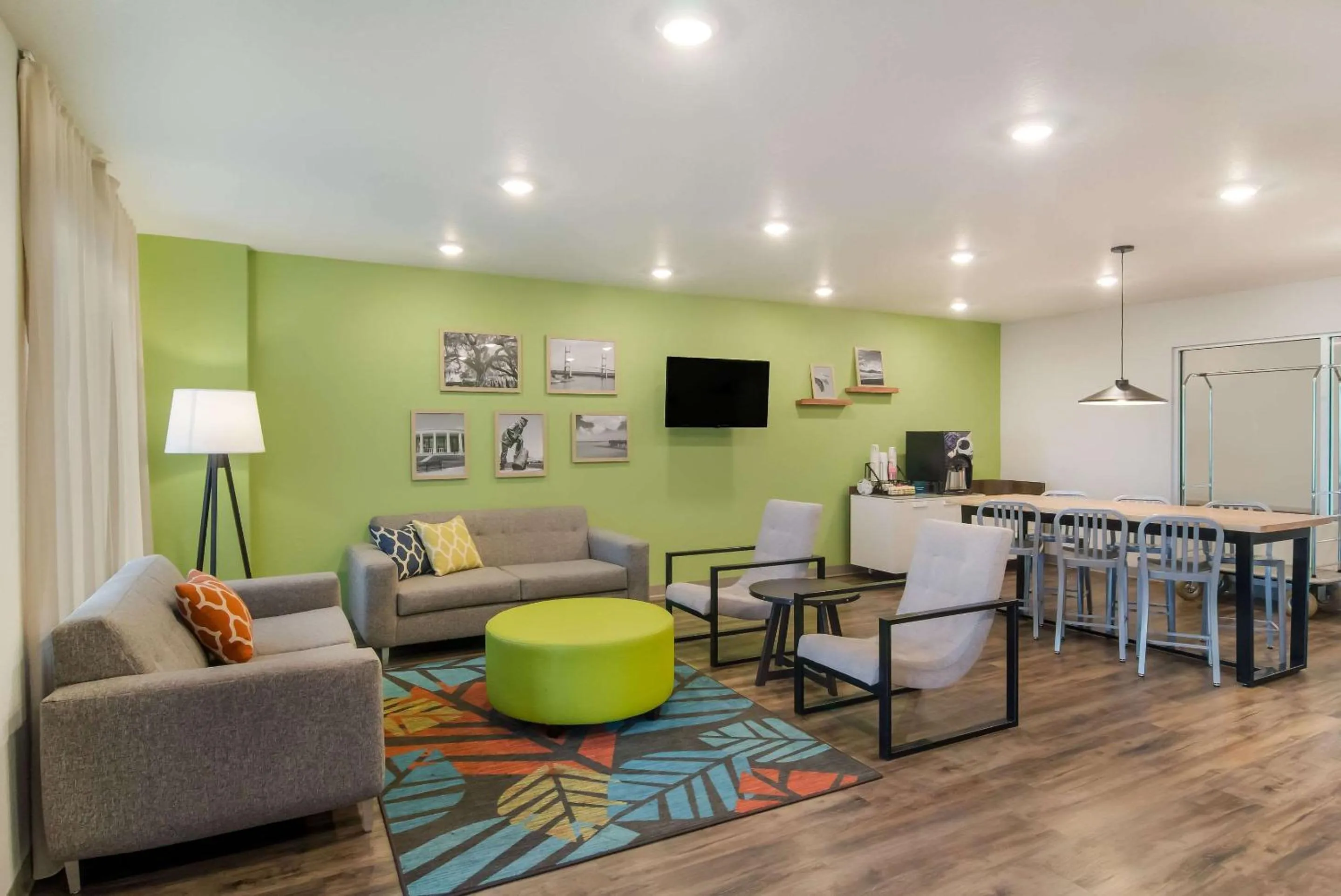 Lobby or reception in WoodSpring Suites Jacksonville - South