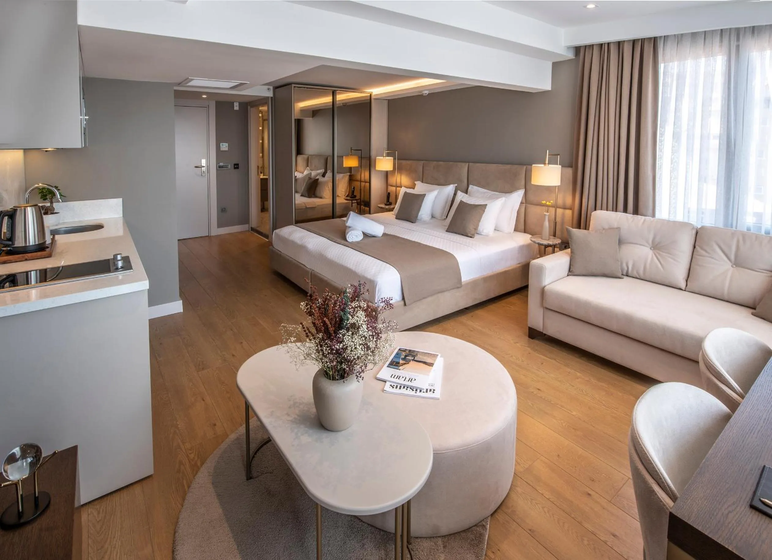 TV and multimedia, Bed in Valente Suites&Hotel