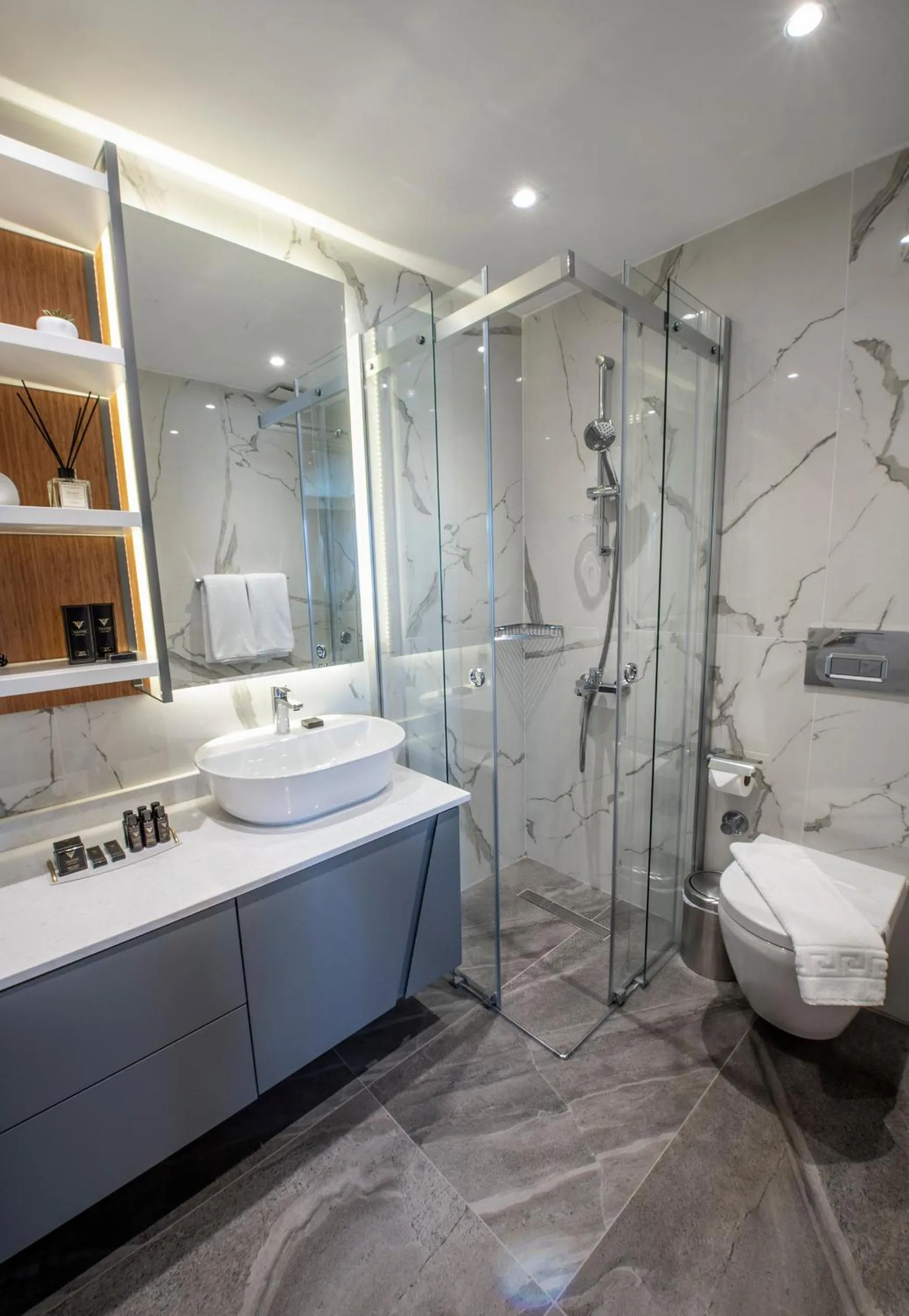 Bathroom in Valente Suites&Hotel