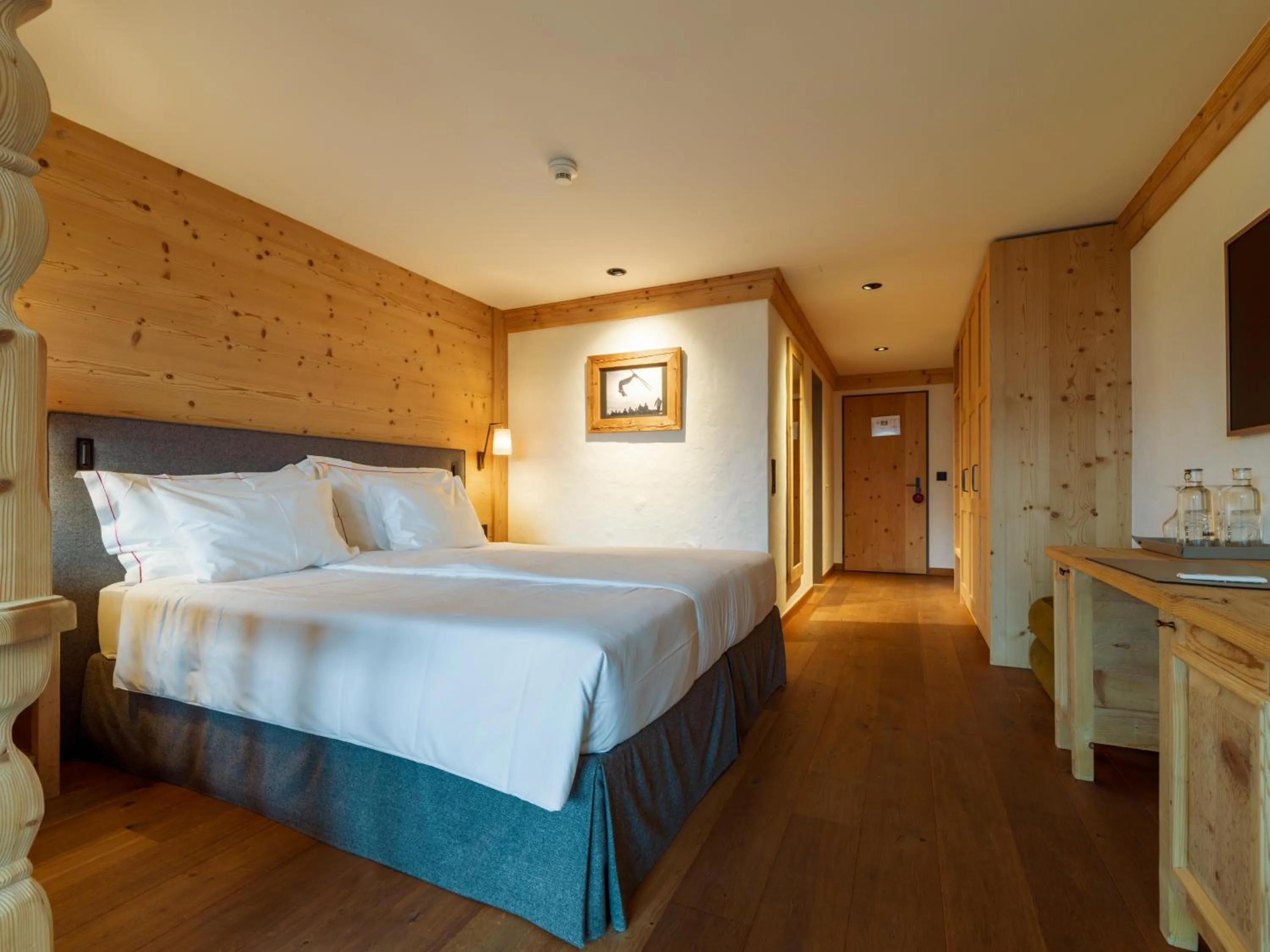 Bed in Hotel Le Grand Chalet Gstaad