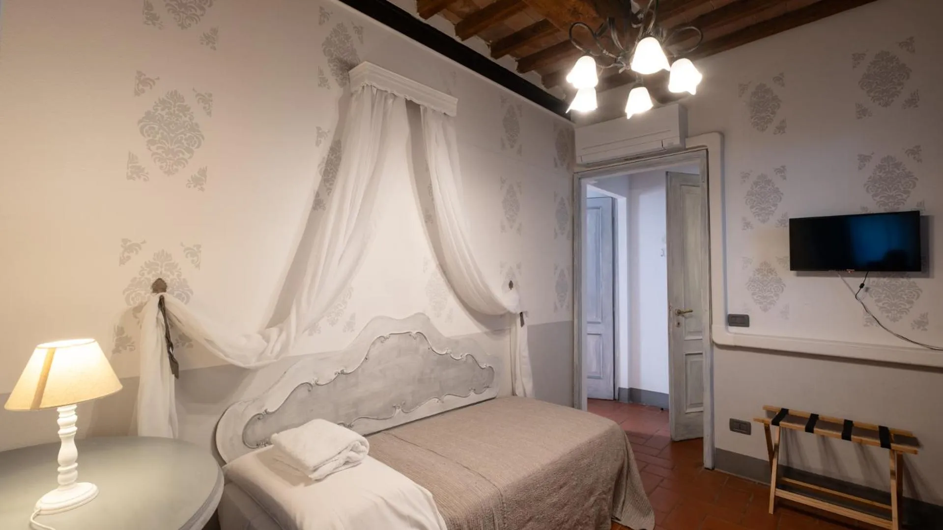 Bedroom, Bed in Il Castagnolo Country B&B