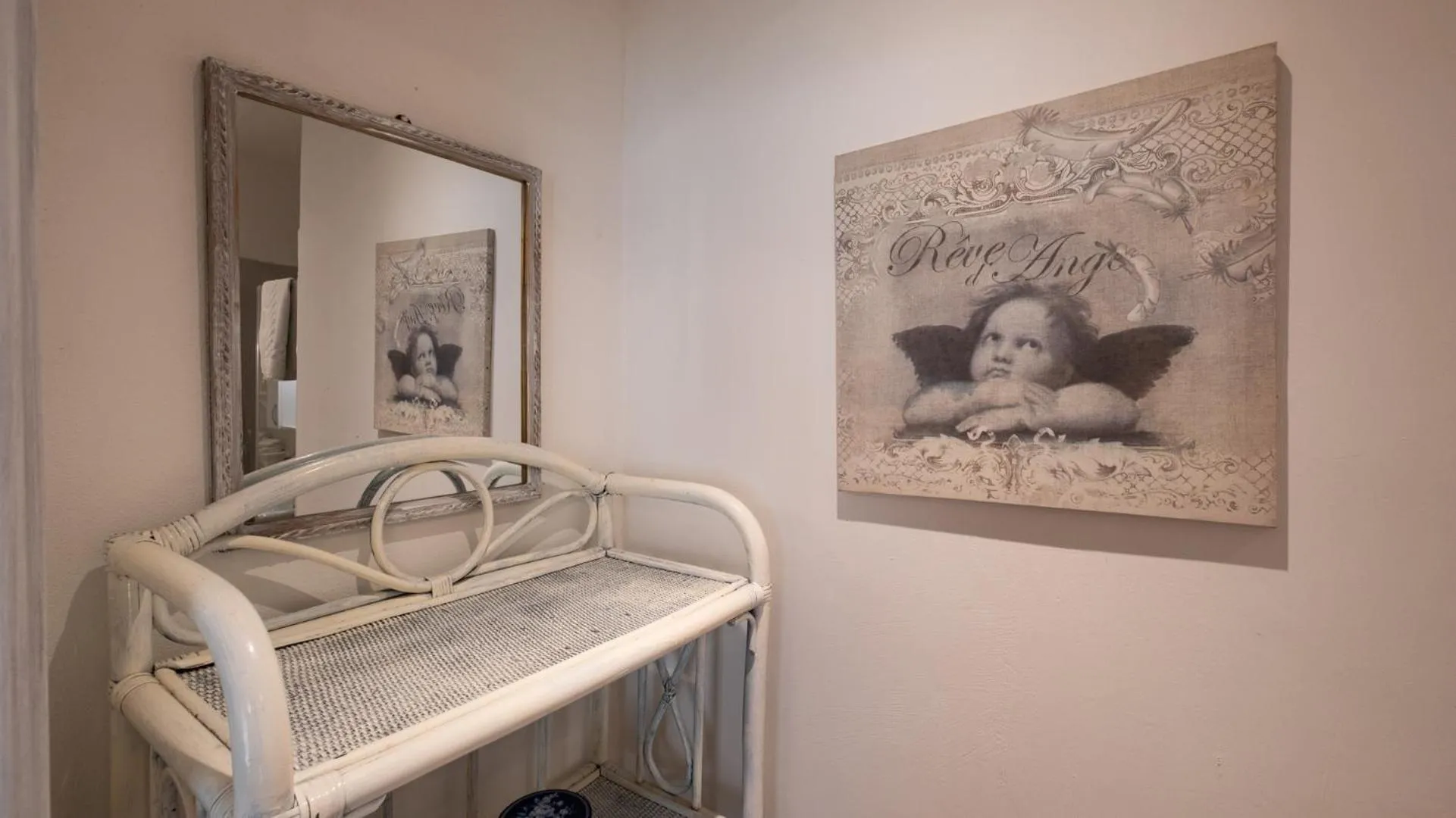 furniture in Il Castagnolo Country B&B