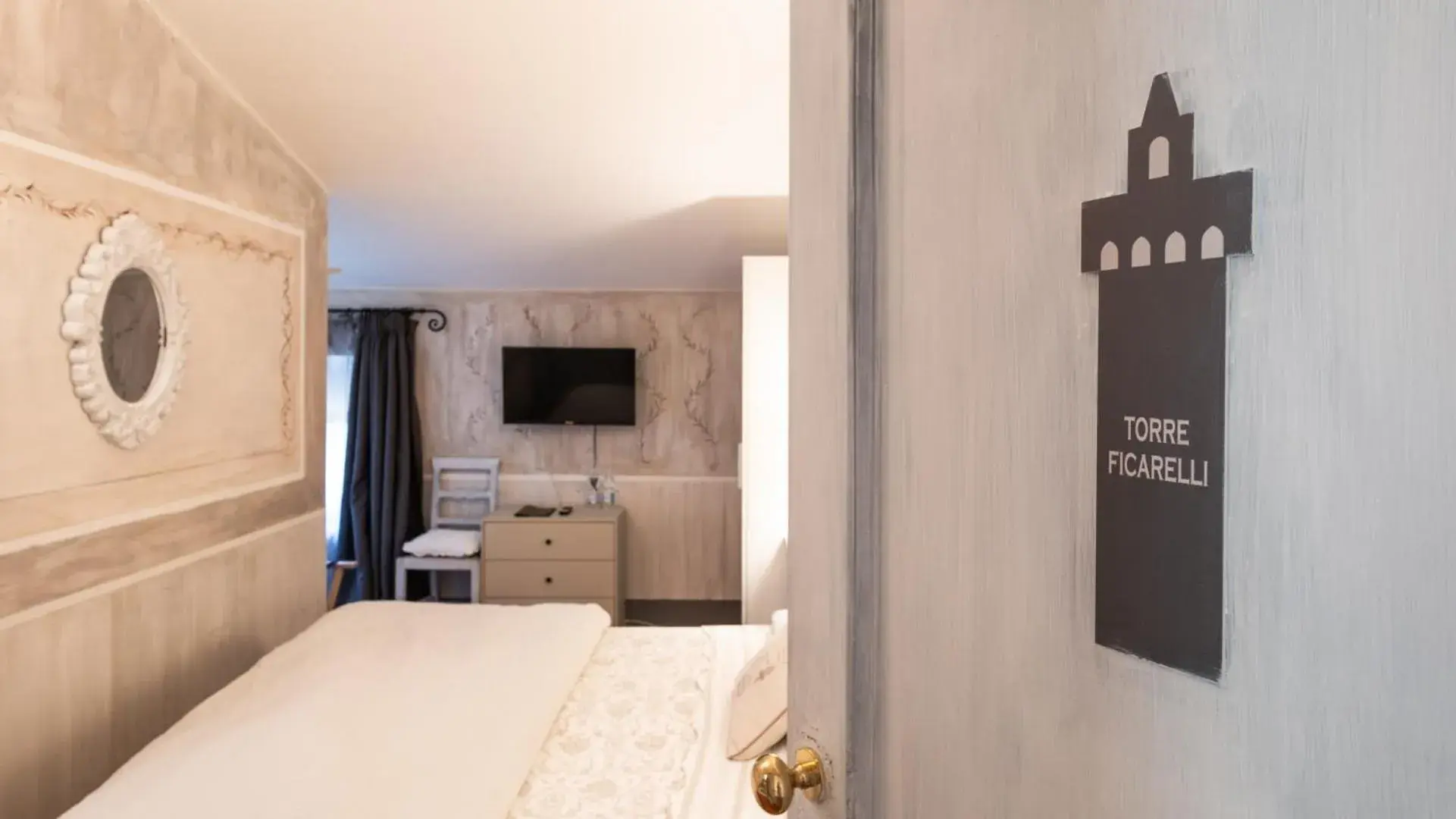 Bedroom, Bed in Il Castagnolo Country B&B Bedroom, Bed in Il Castagnolo Country B&B