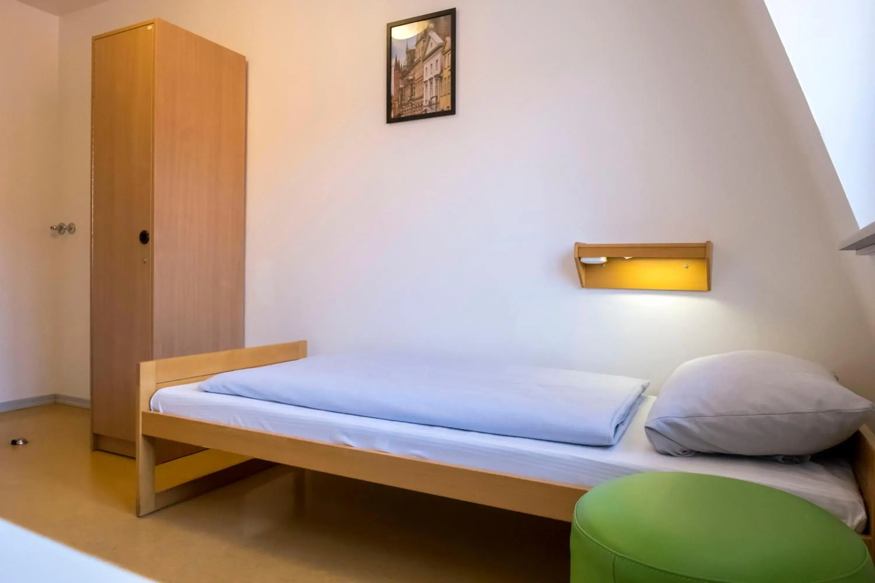 Standard Single Room with Shared Bathroom in Jugendherberge Lübeck Altstadt Standard Single Room with Shared Bathroom in Jugendherberge Lübeck Altstadt