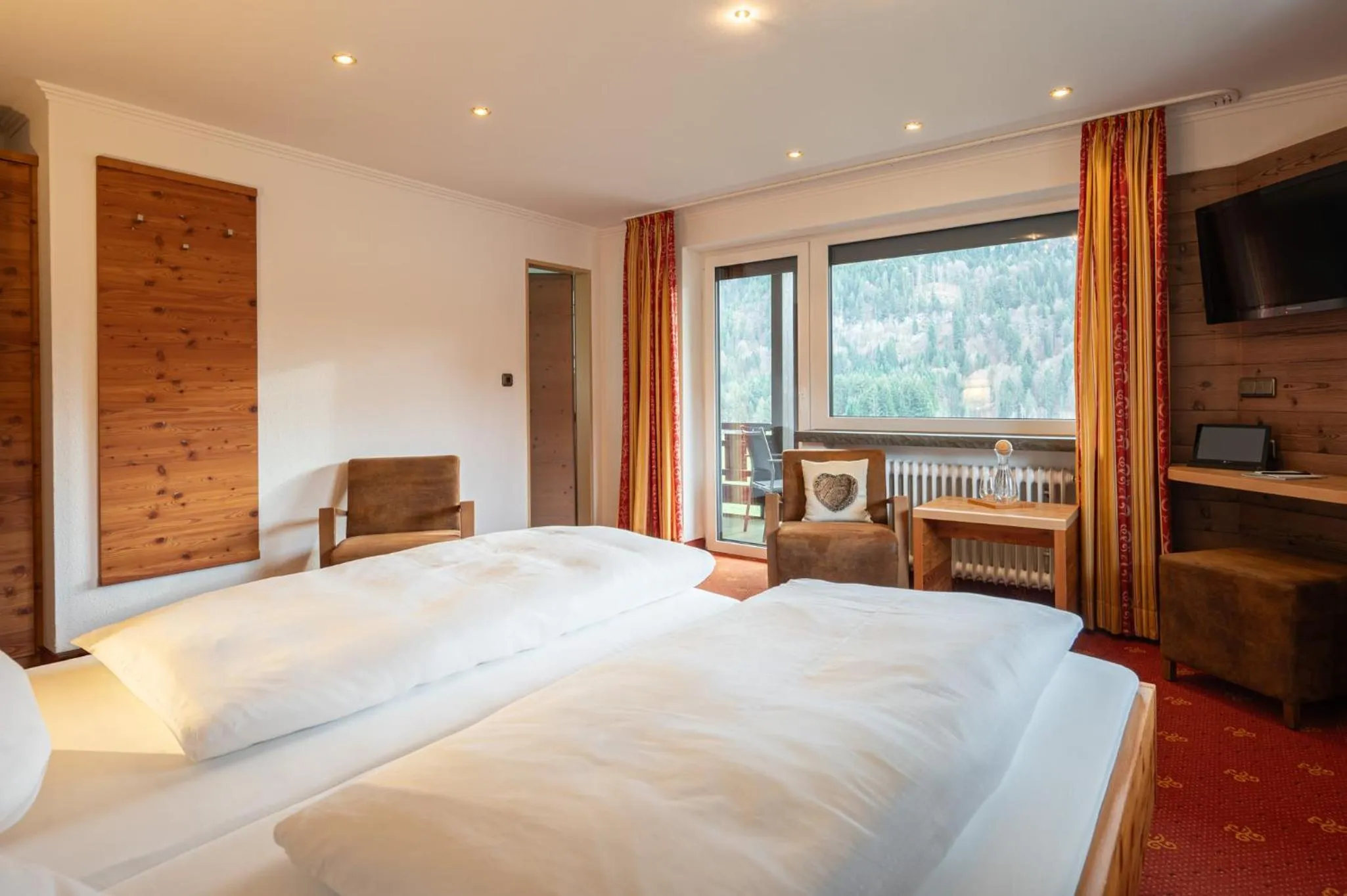 Photo of the whole room, Bed in Wohlfühlhotel Berwanger Hof