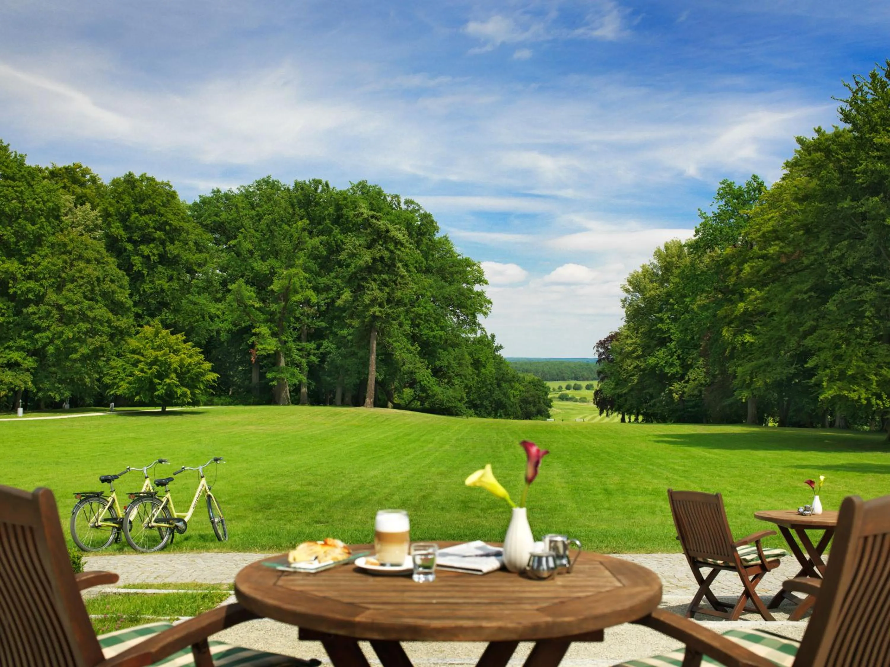 Garden view in SCHLOSS Fleesensee