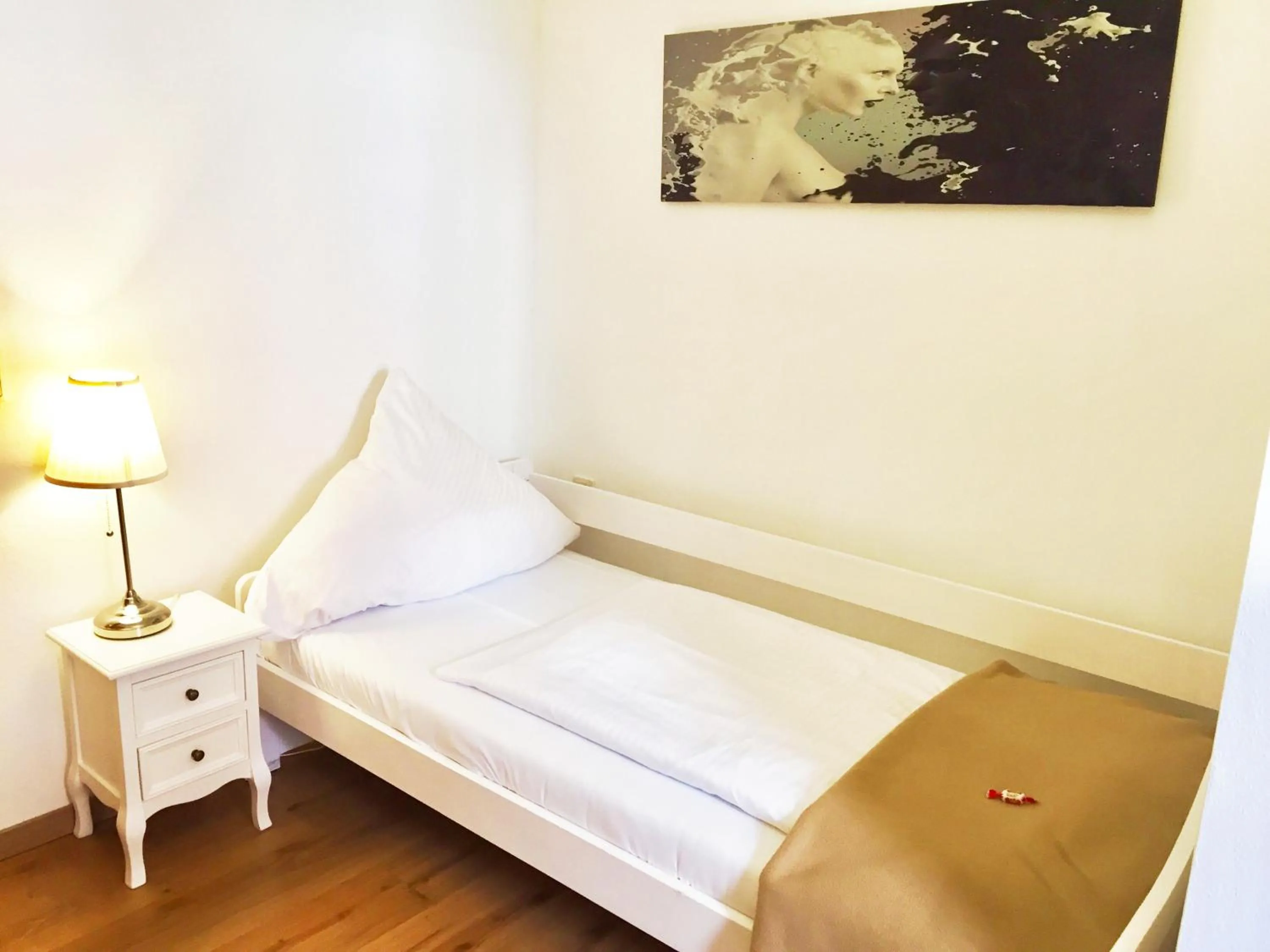 Classic Single Room - single occupancy in Anker Self-Check-In Hotel