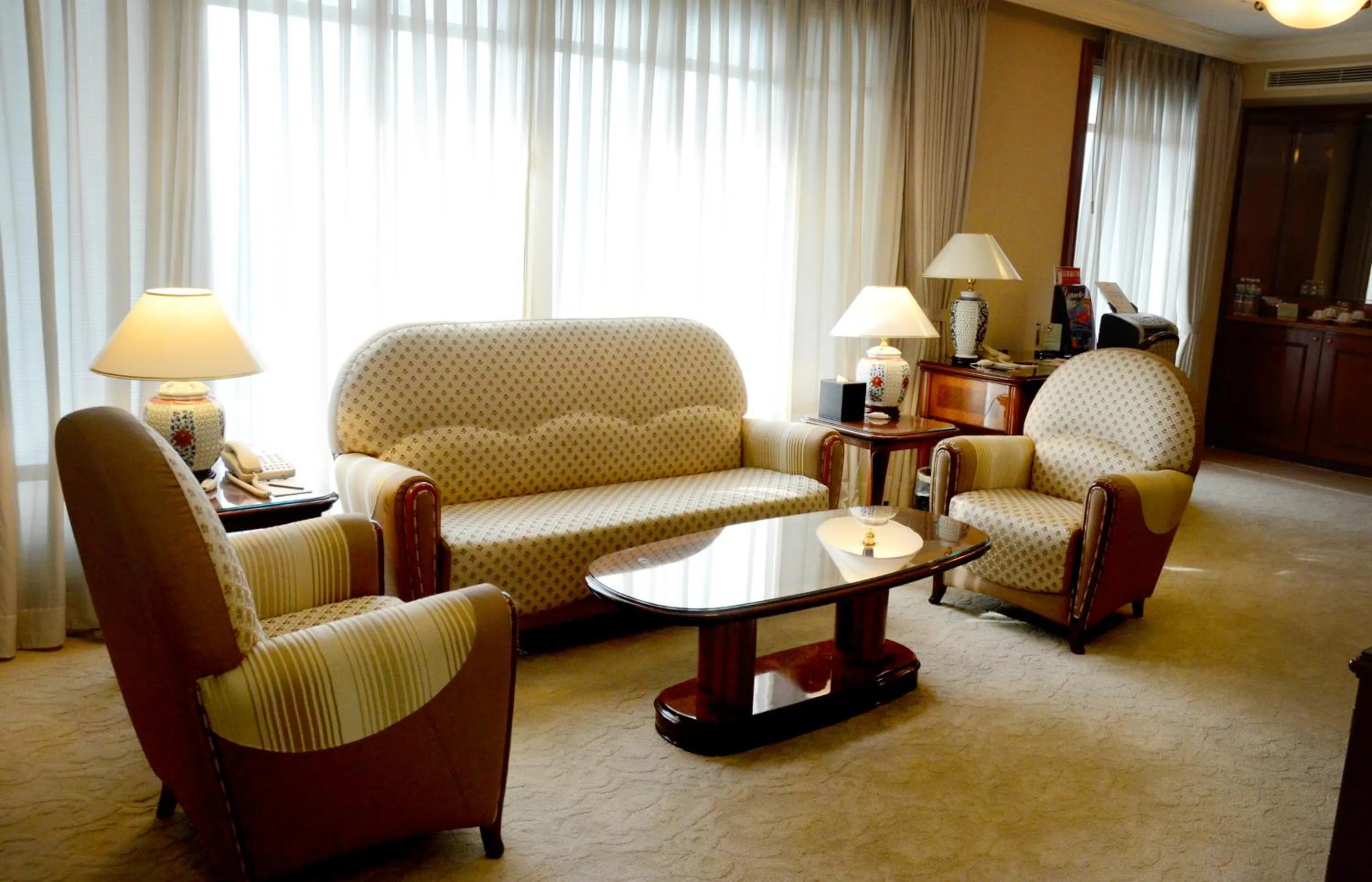 Living room in Evergreen Laurel Hotel Taipei