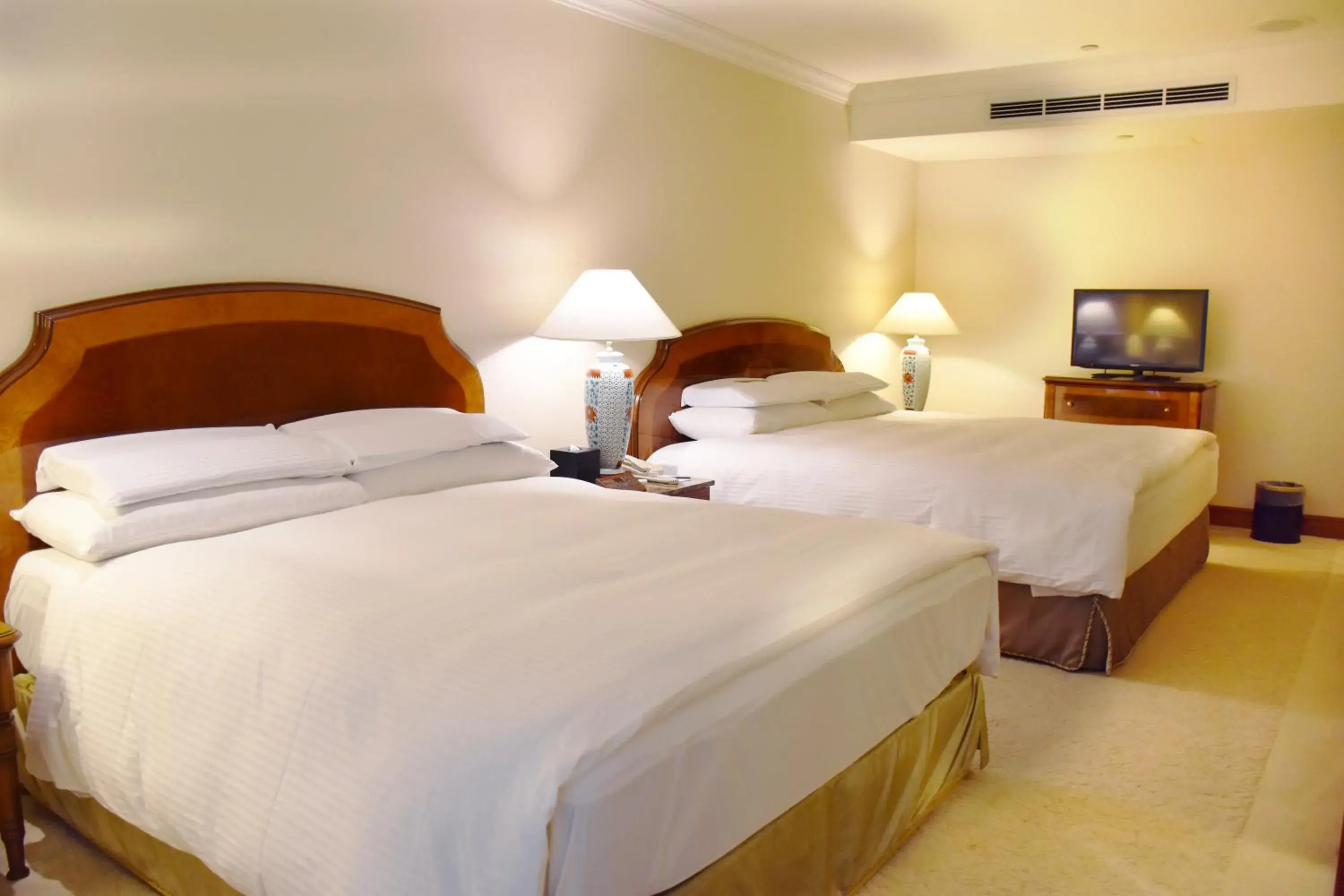 bunk bed, Bed in Evergreen Laurel Hotel Taipei bunk bed, Bed in Evergreen Laurel Hotel Taipei