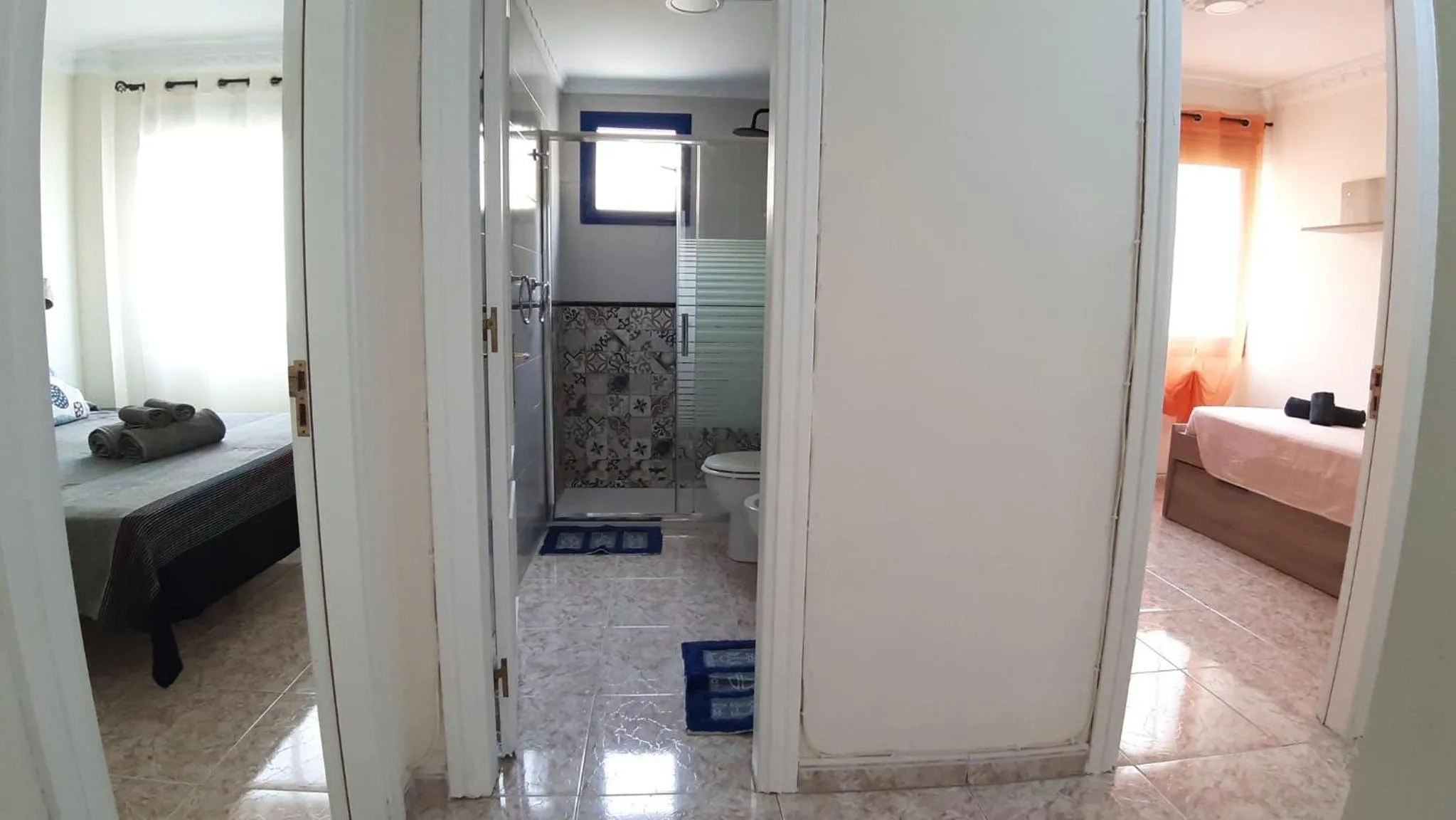 Toilet, Bed in Charming 3-Bedroom Apartment in Corralejo, Lanzarote