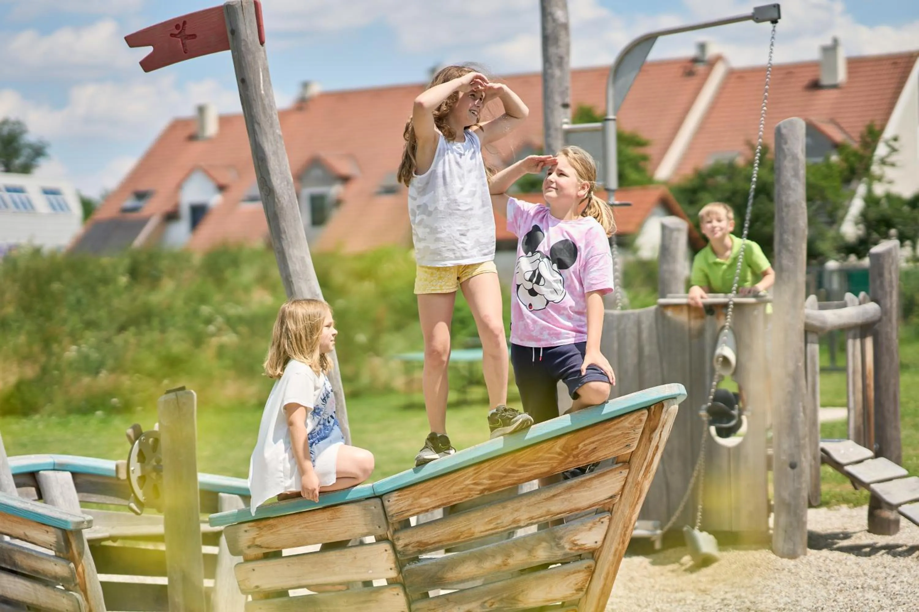 Children play ground in ad vineas Gästehaus Nikolaihof-Hotel Garni