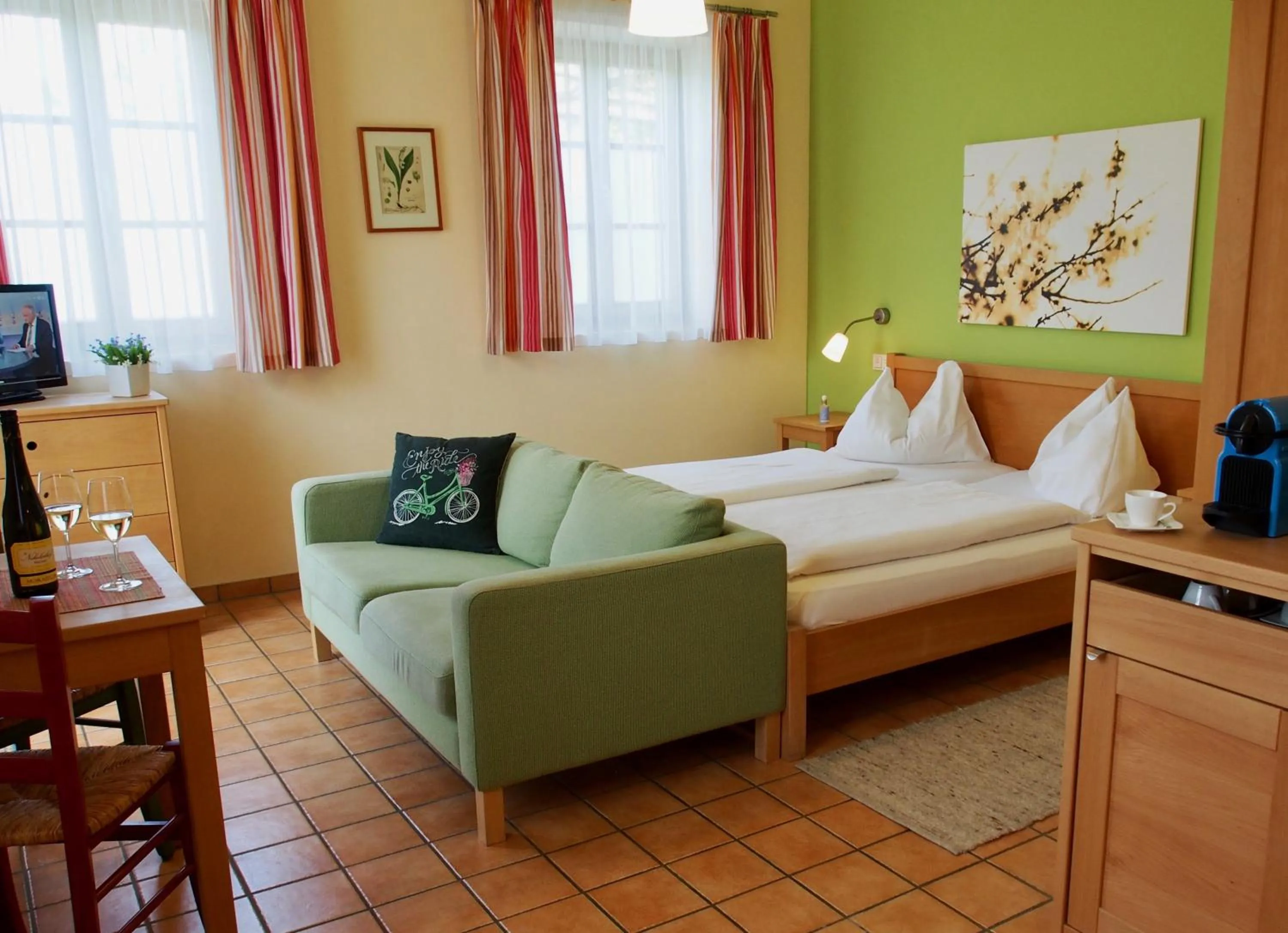 Photo of the whole room in ad vineas Gästehaus Nikolaihof-Hotel Garni