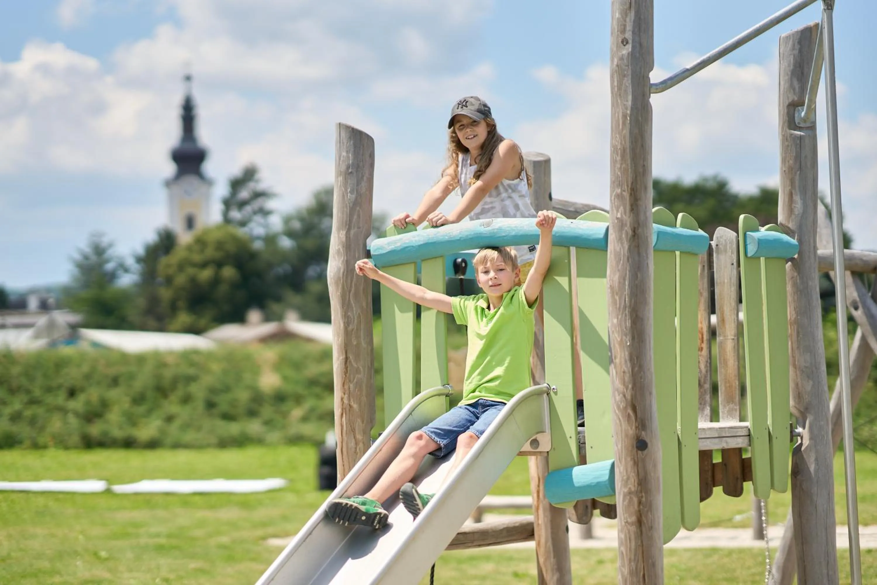 Children play ground in ad vineas Gästehaus Nikolaihof-Hotel Garni