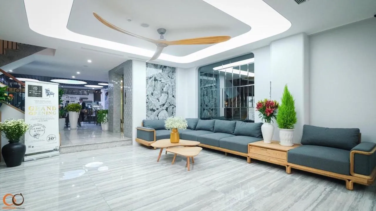 Communal lounge/ TV room in Oriana Hotel & Apartment