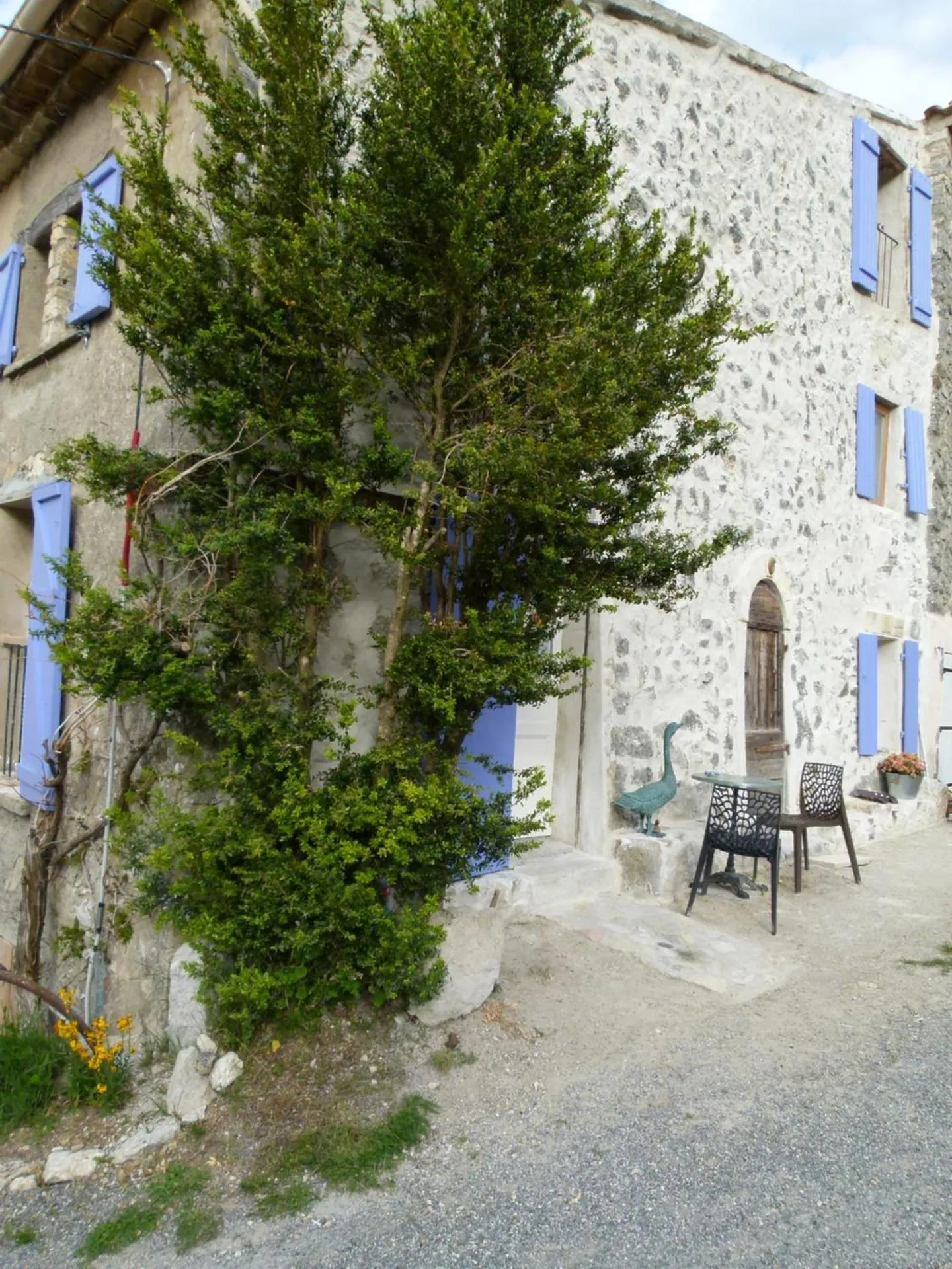Facade/entrance in chambre campagnarde