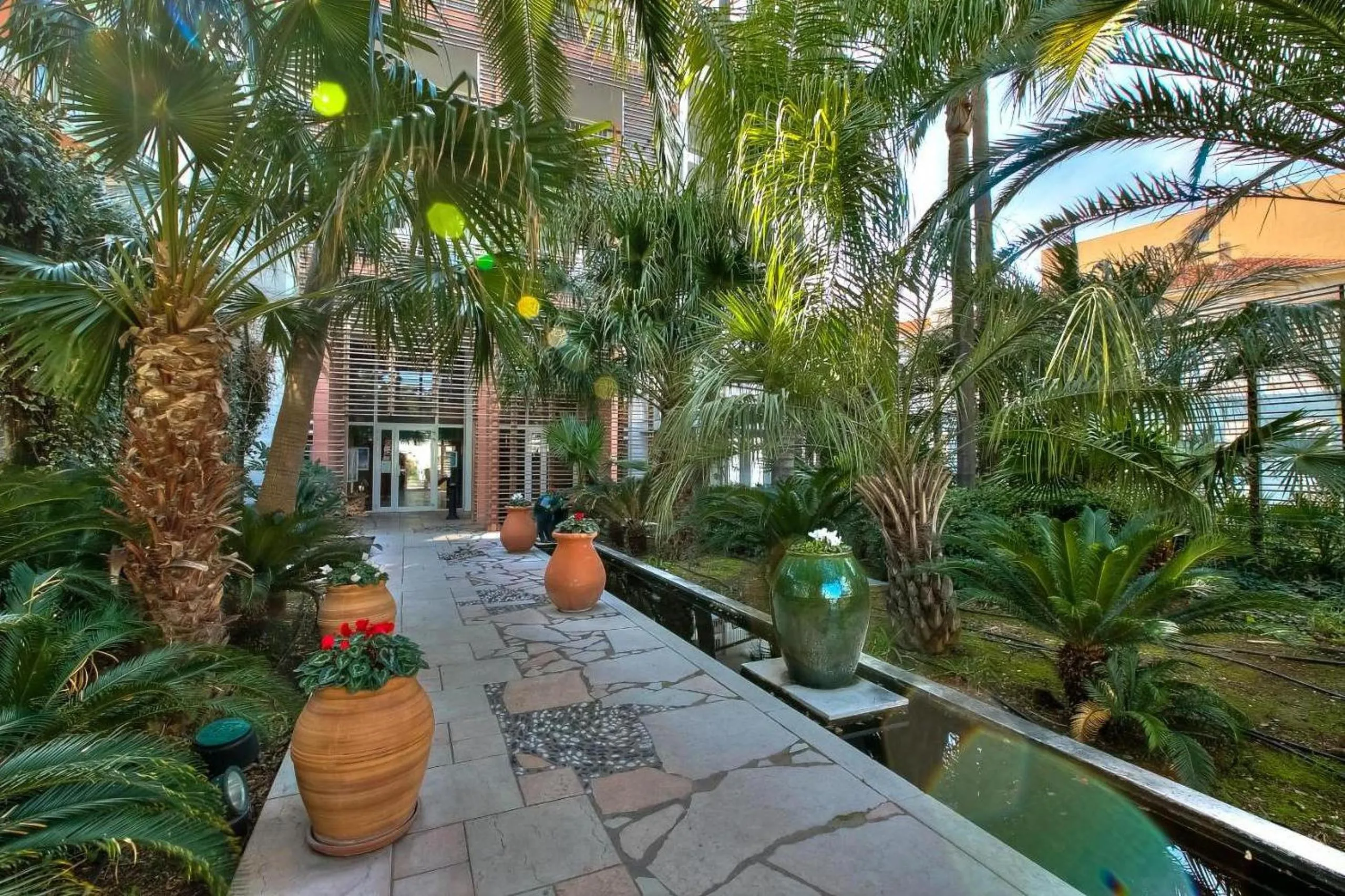 Garden in Appartement Port Prestige - terrasse - piscine - parking