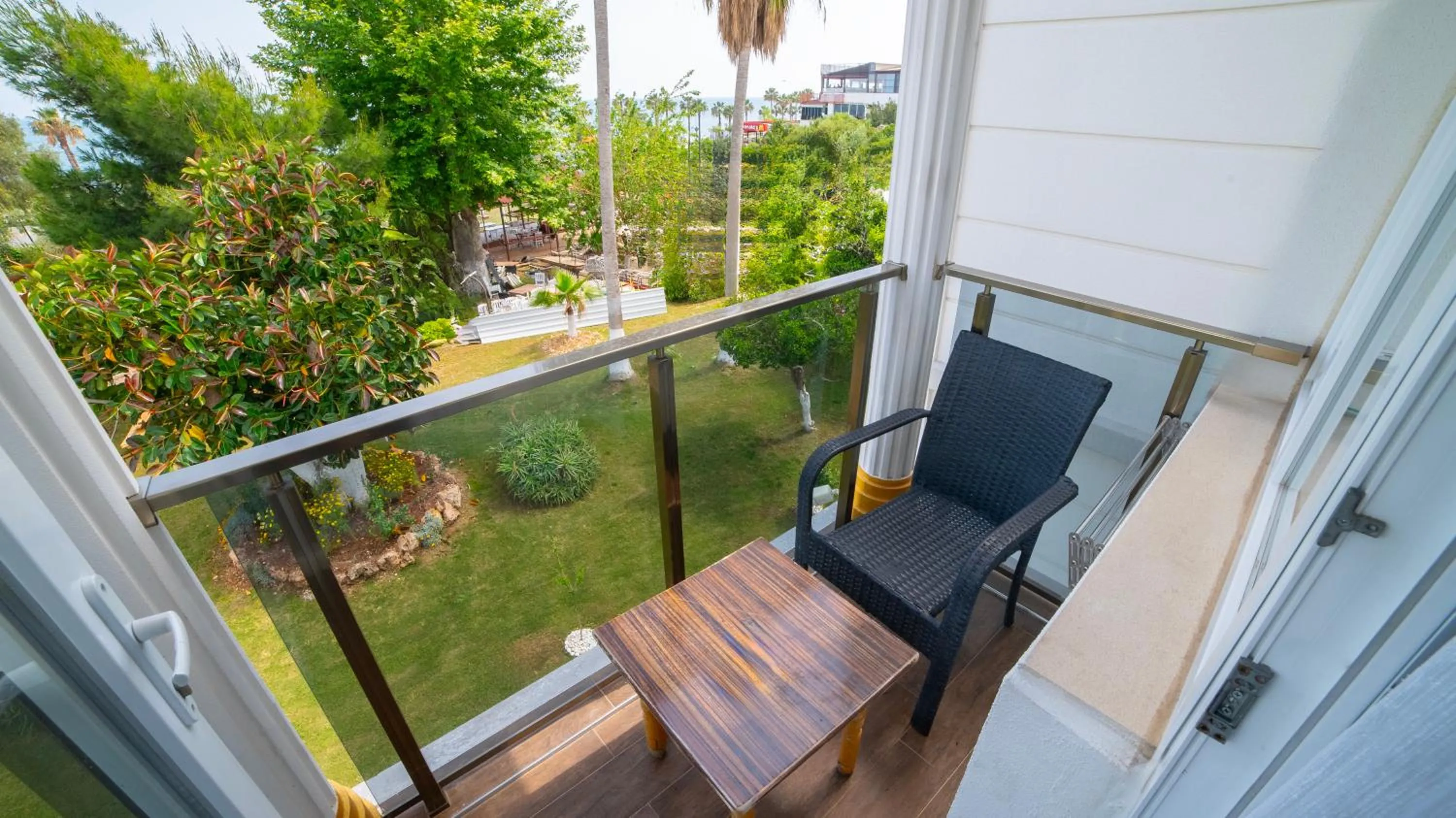 Patio in La Cactus Boutique Hotel