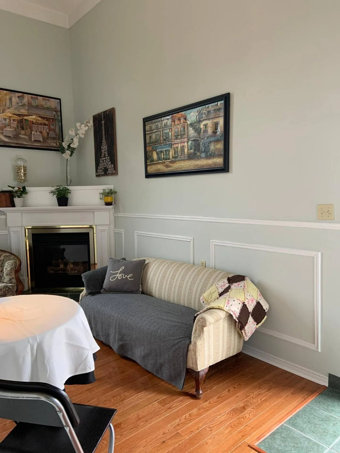 Bed in The Jypsy Inn Chambre Damour Bracebridge