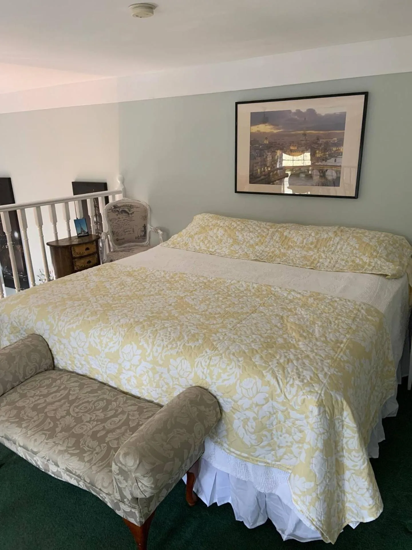 Bed in The Jypsy Inn Chambre Damour Bracebridge