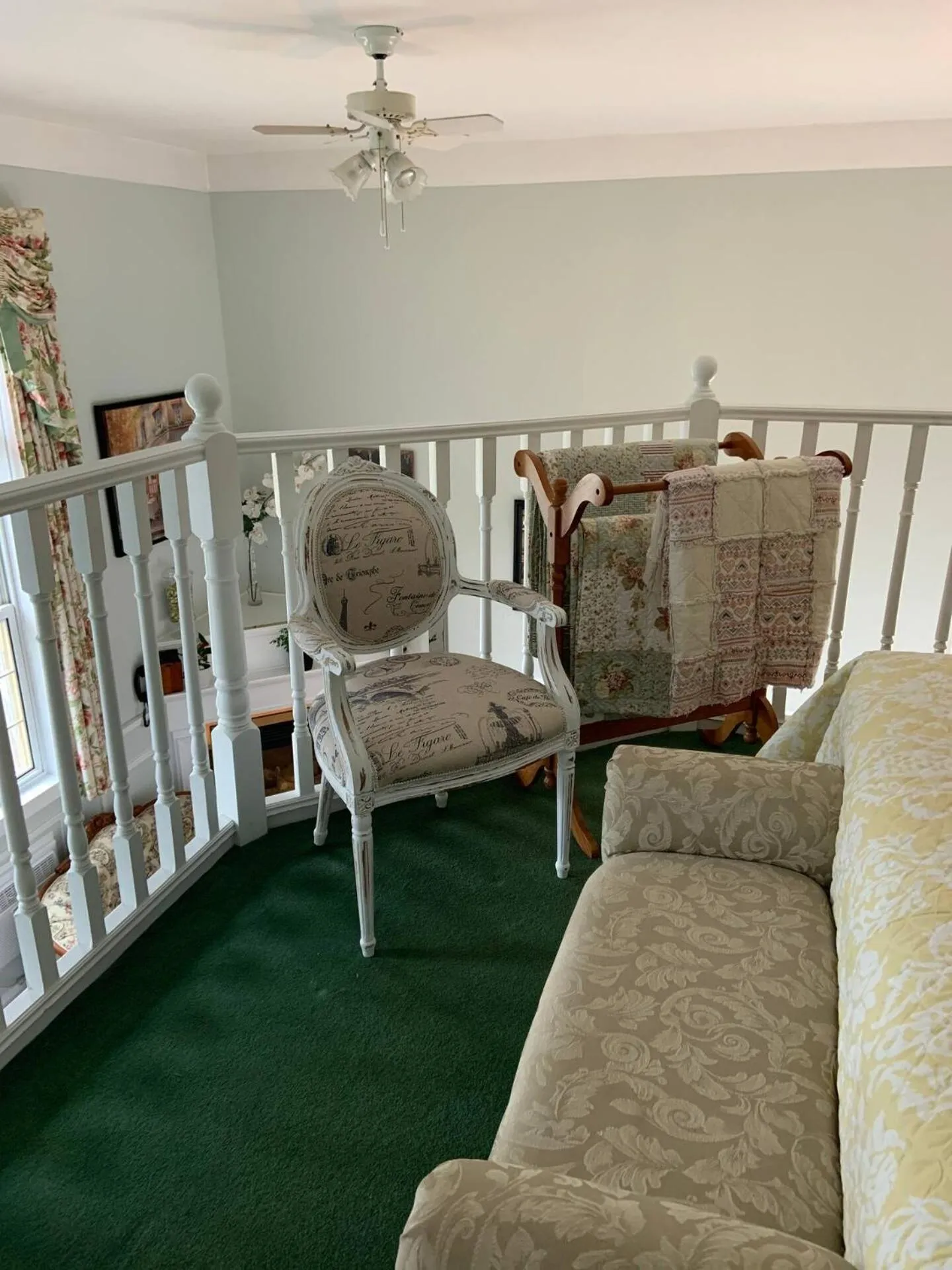 Bed in The Jypsy Inn Chambre Damour Bracebridge