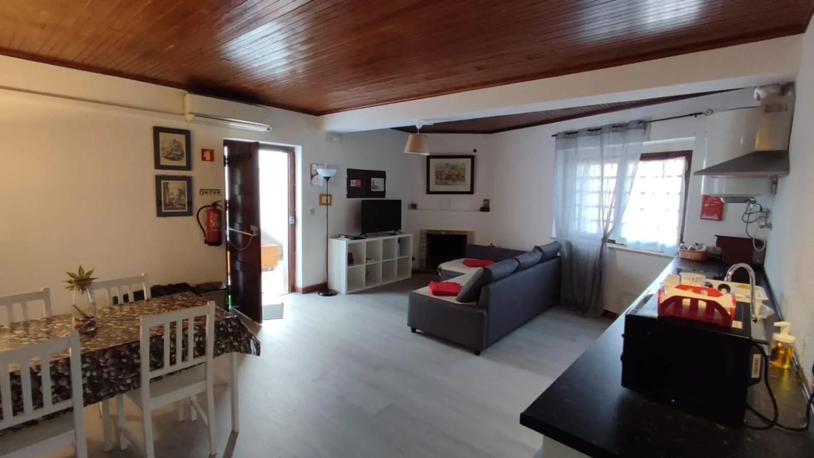 Kitchen or kitchenette in Casas da Biquinha