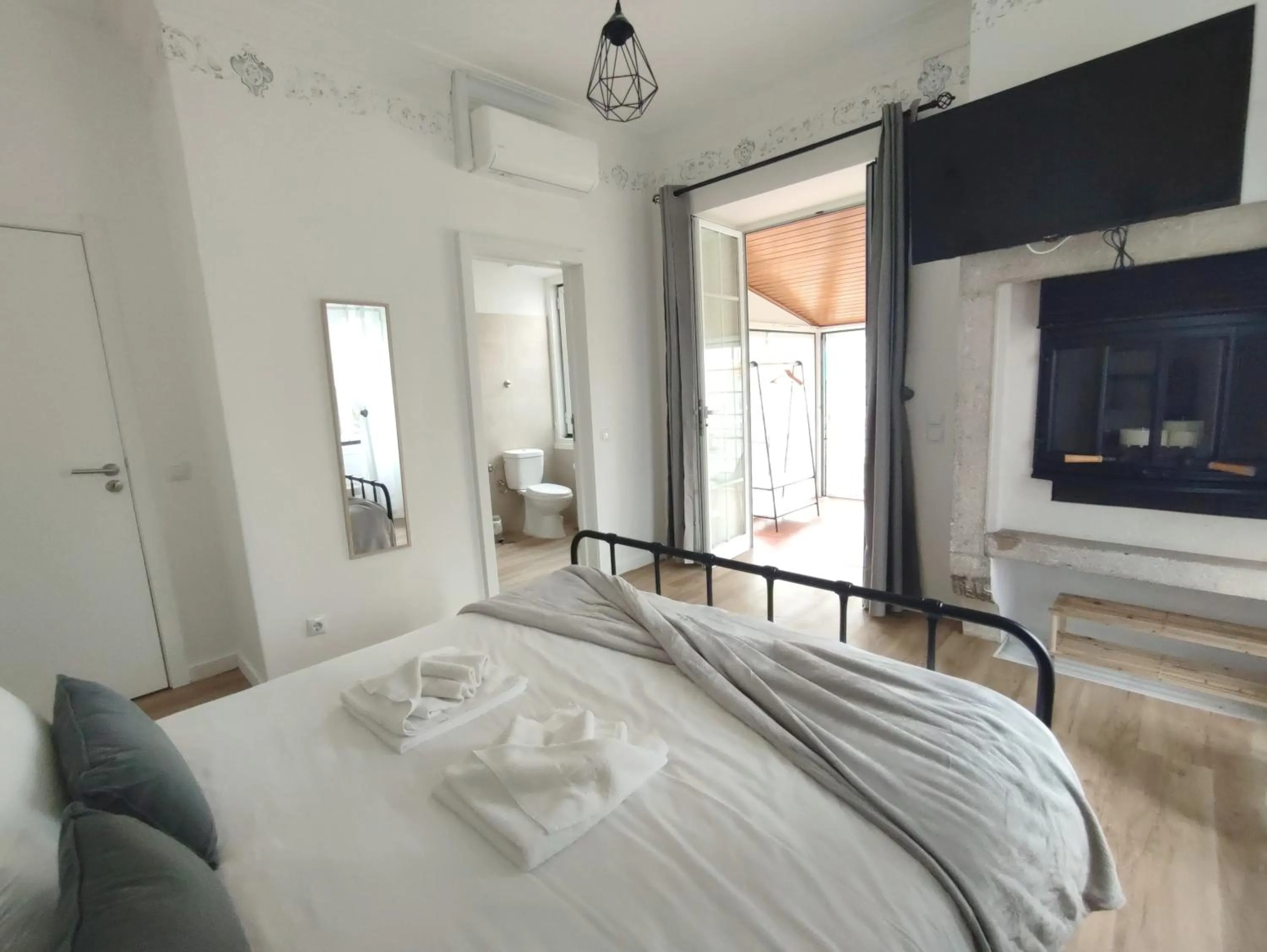 Bedroom, Bed in Casas da Biquinha