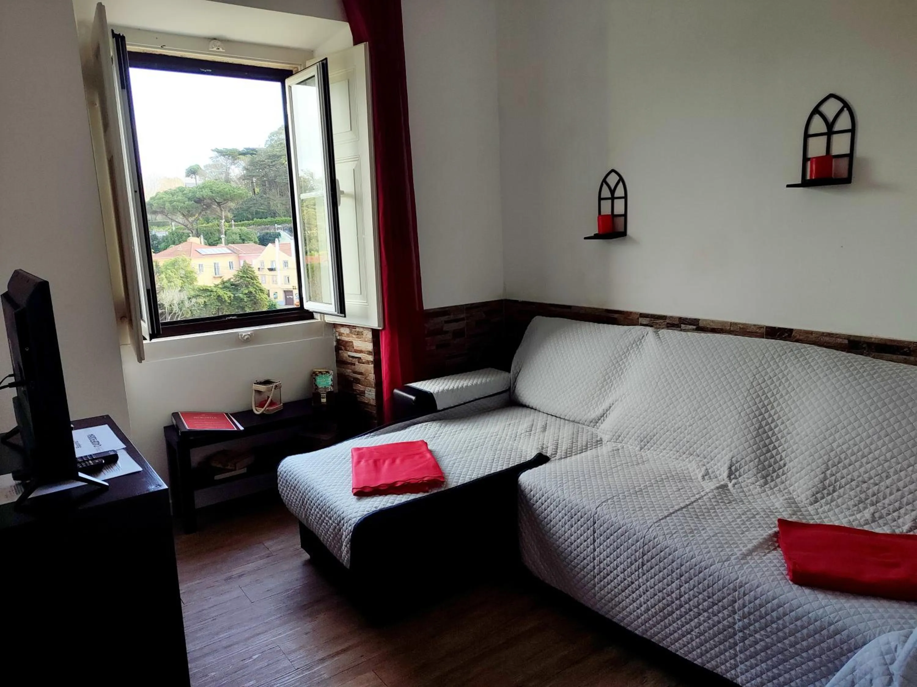 Living room, Bed in Casas da Biquinha