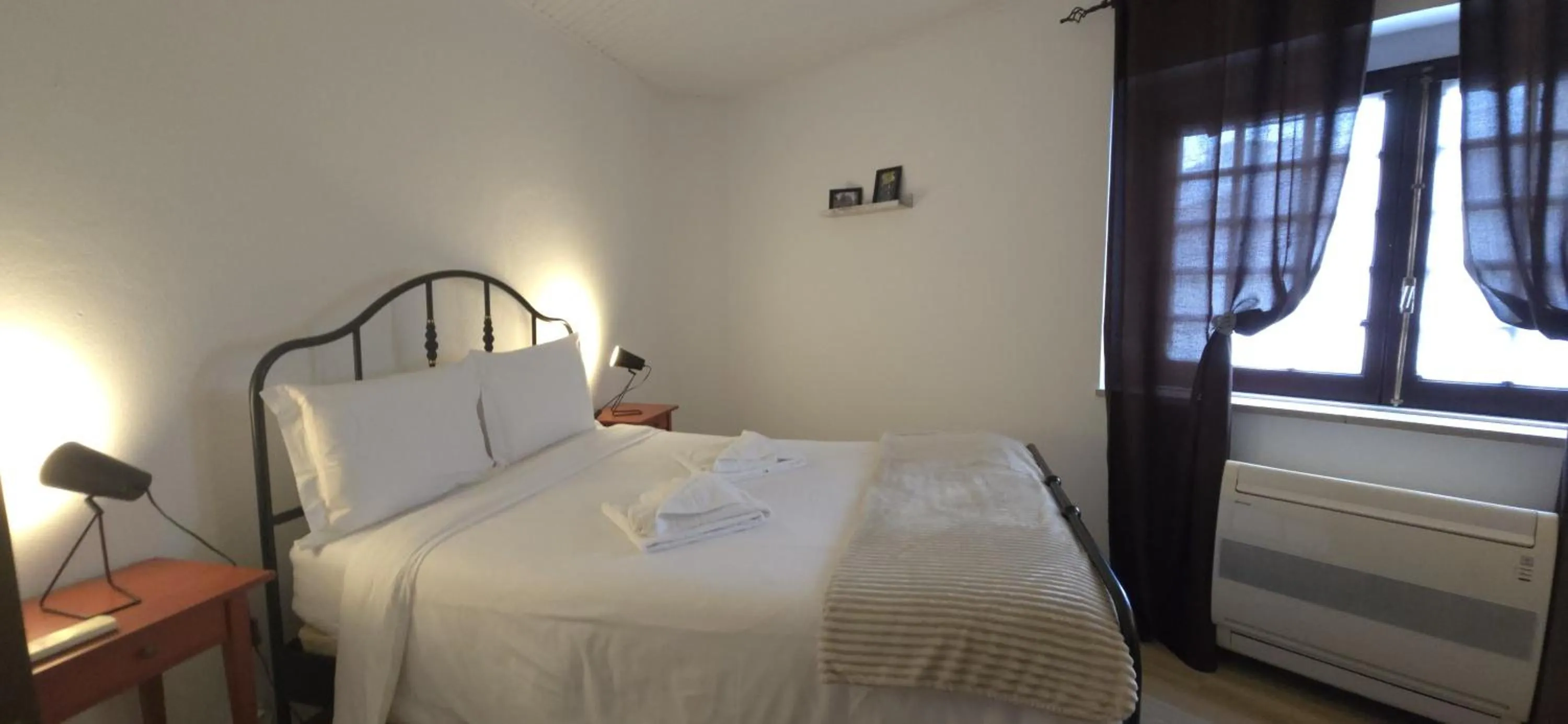 Bedroom, Bed in Casas da Biquinha