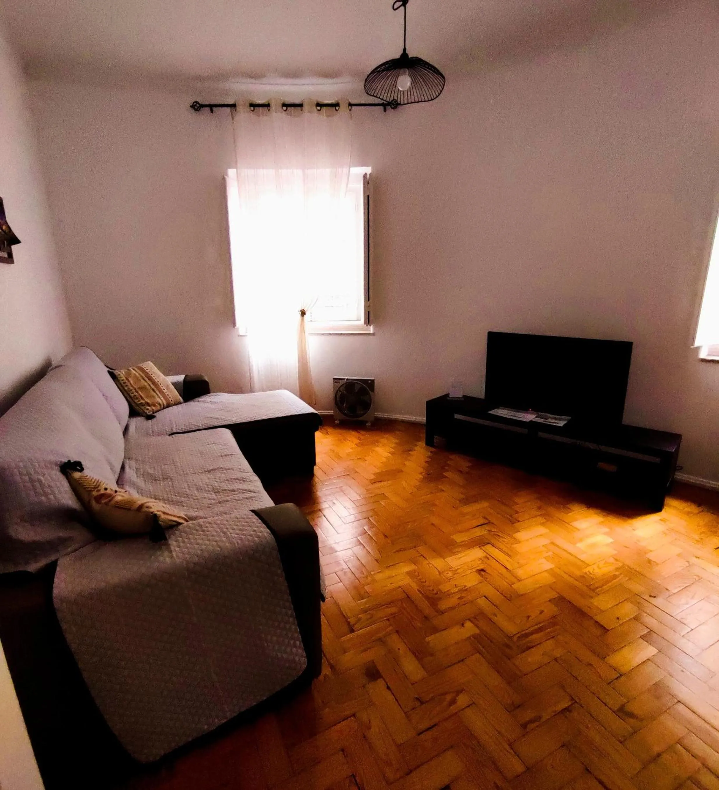 Communal lounge/ TV room in Casas da Biquinha