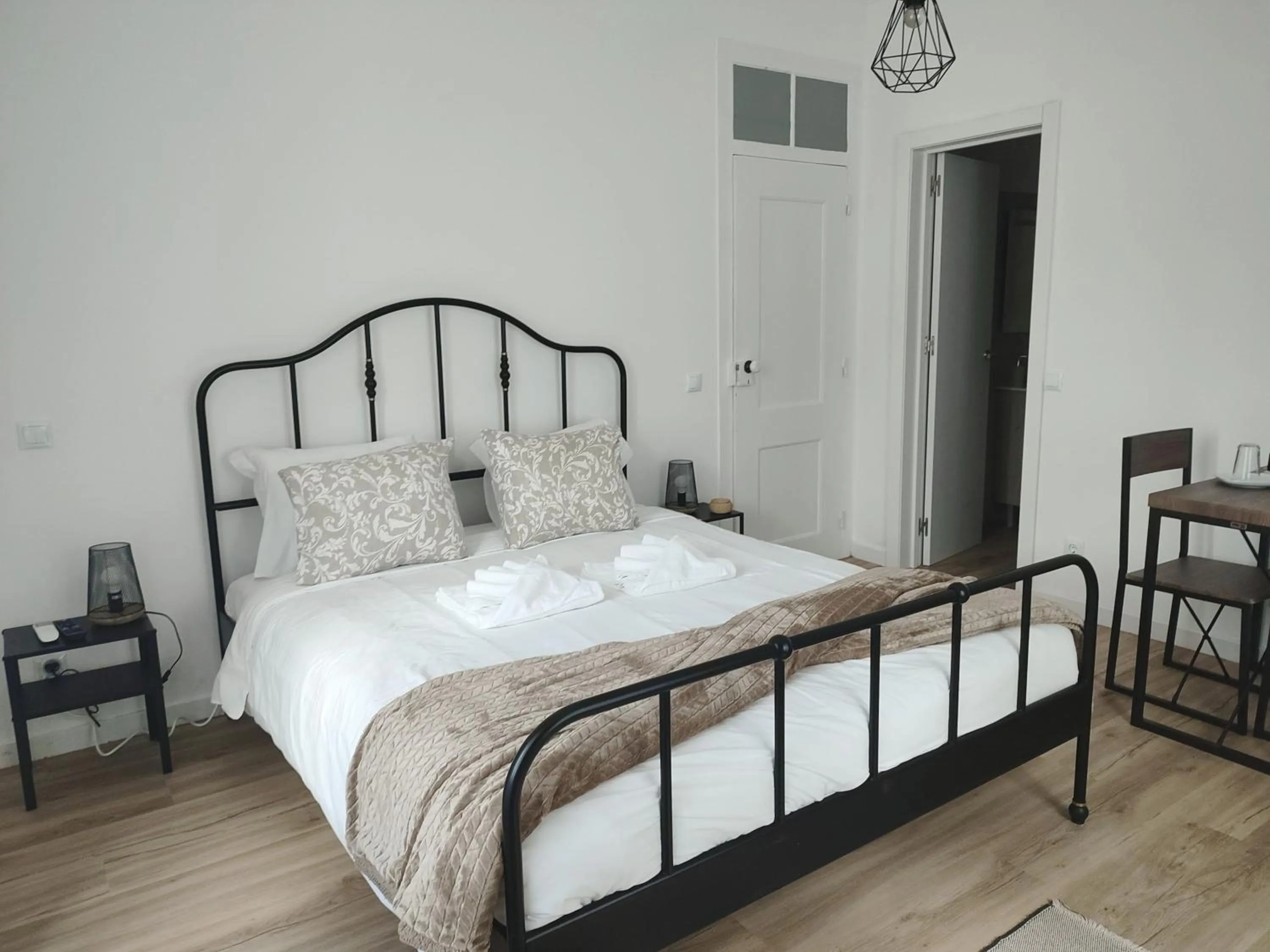 Bedroom, Bed in Casas da Biquinha