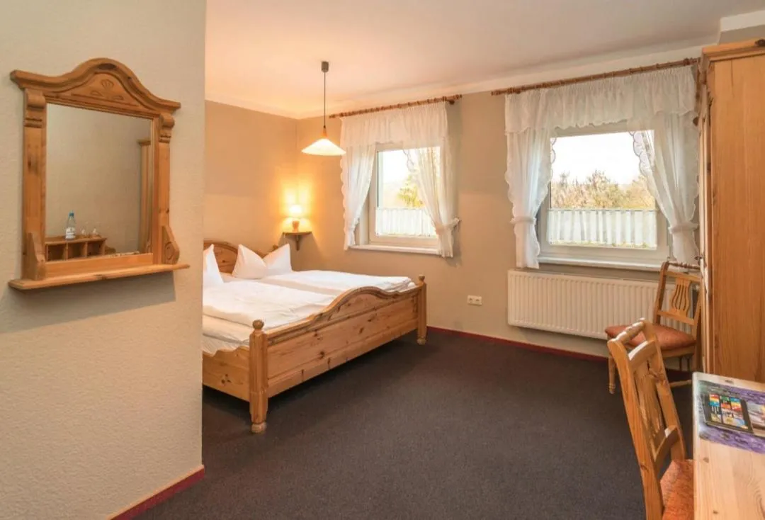 Photo of the whole room, Bed in Landhotel Weingut Schulze