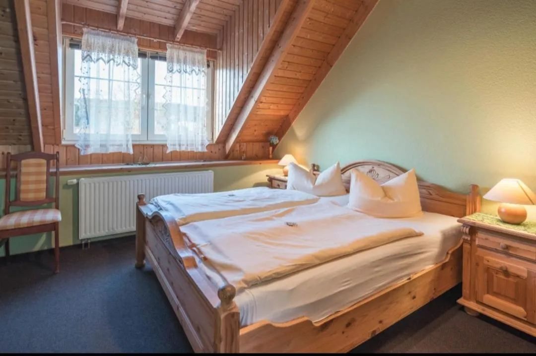 Photo of the whole room, Bed in Landhotel Weingut Schulze