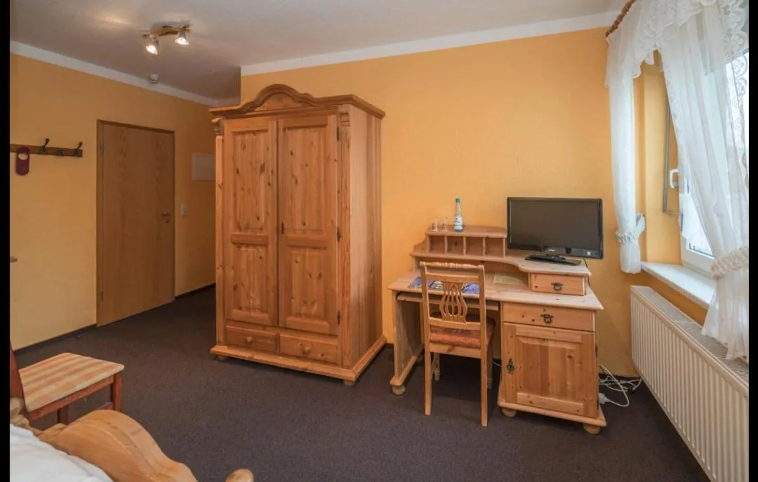 Photo of the whole room, Bed in Landhotel Weingut Schulze