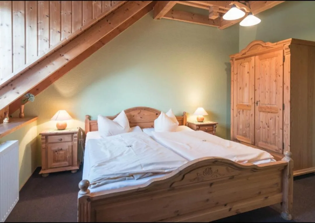 Photo of the whole room, Bed in Landhotel Weingut Schulze