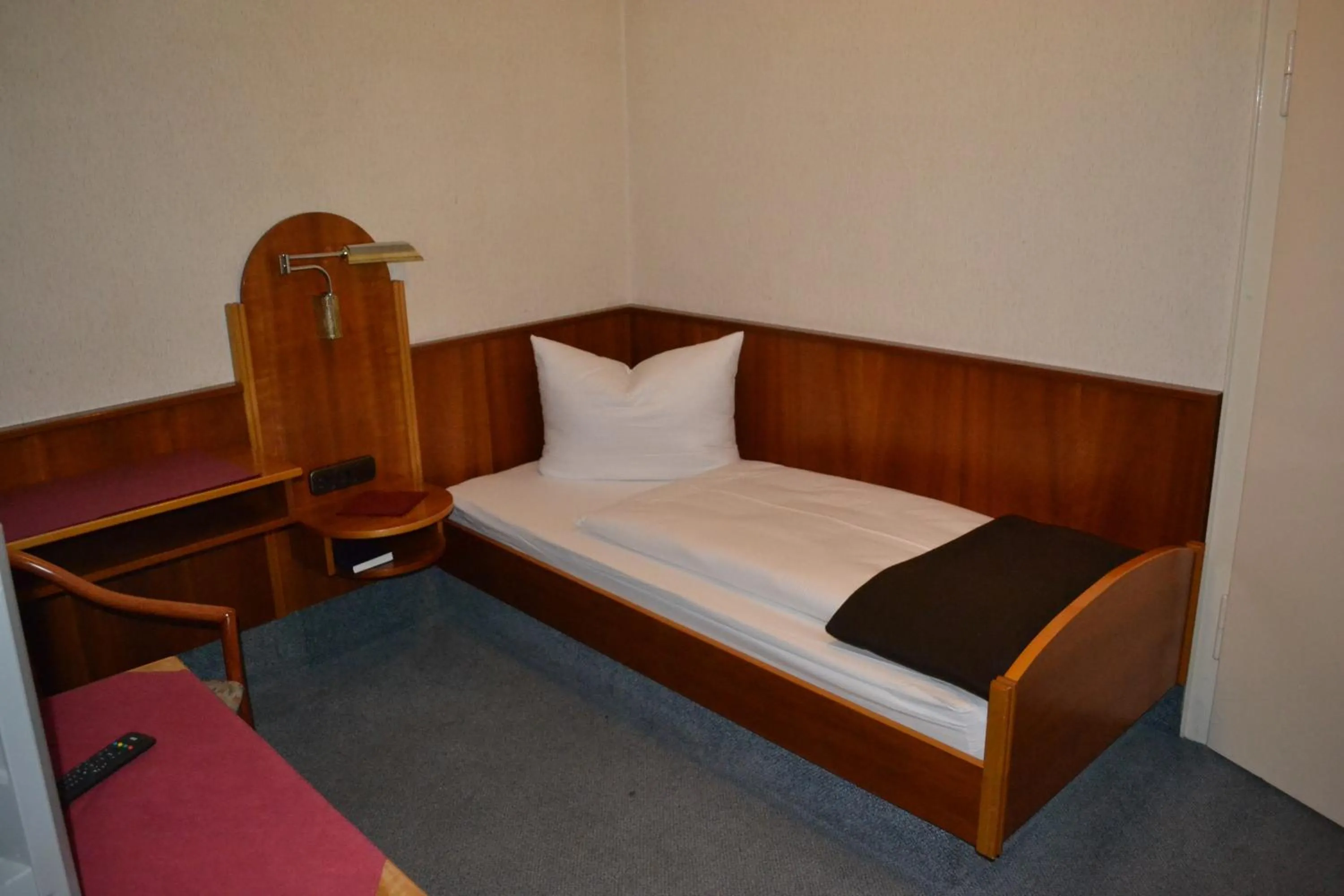 Bedroom, Bed in Hotel Walfisch