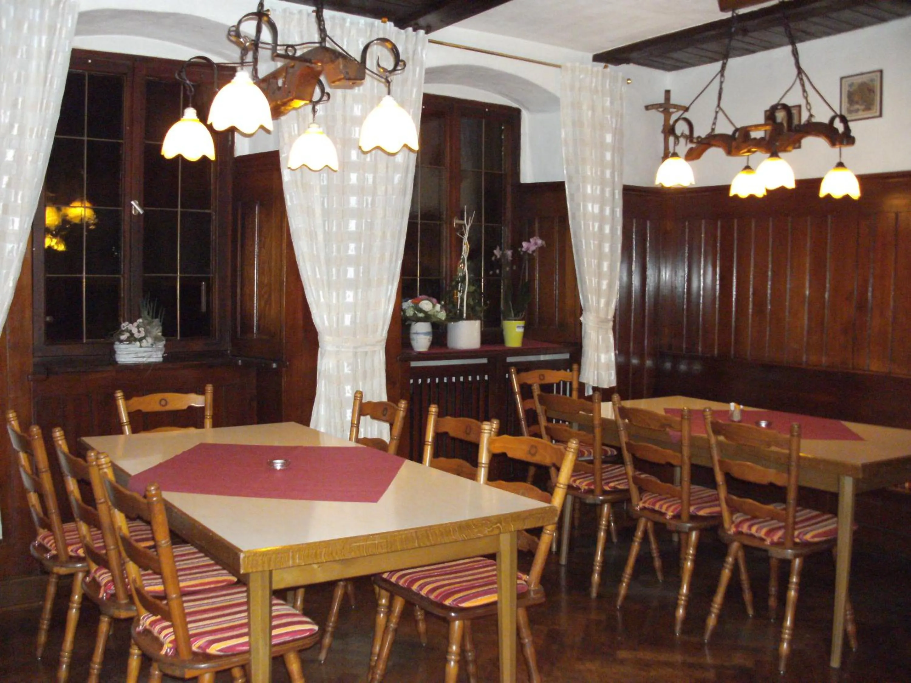 Restaurant/places to eat in Hotel Walfisch