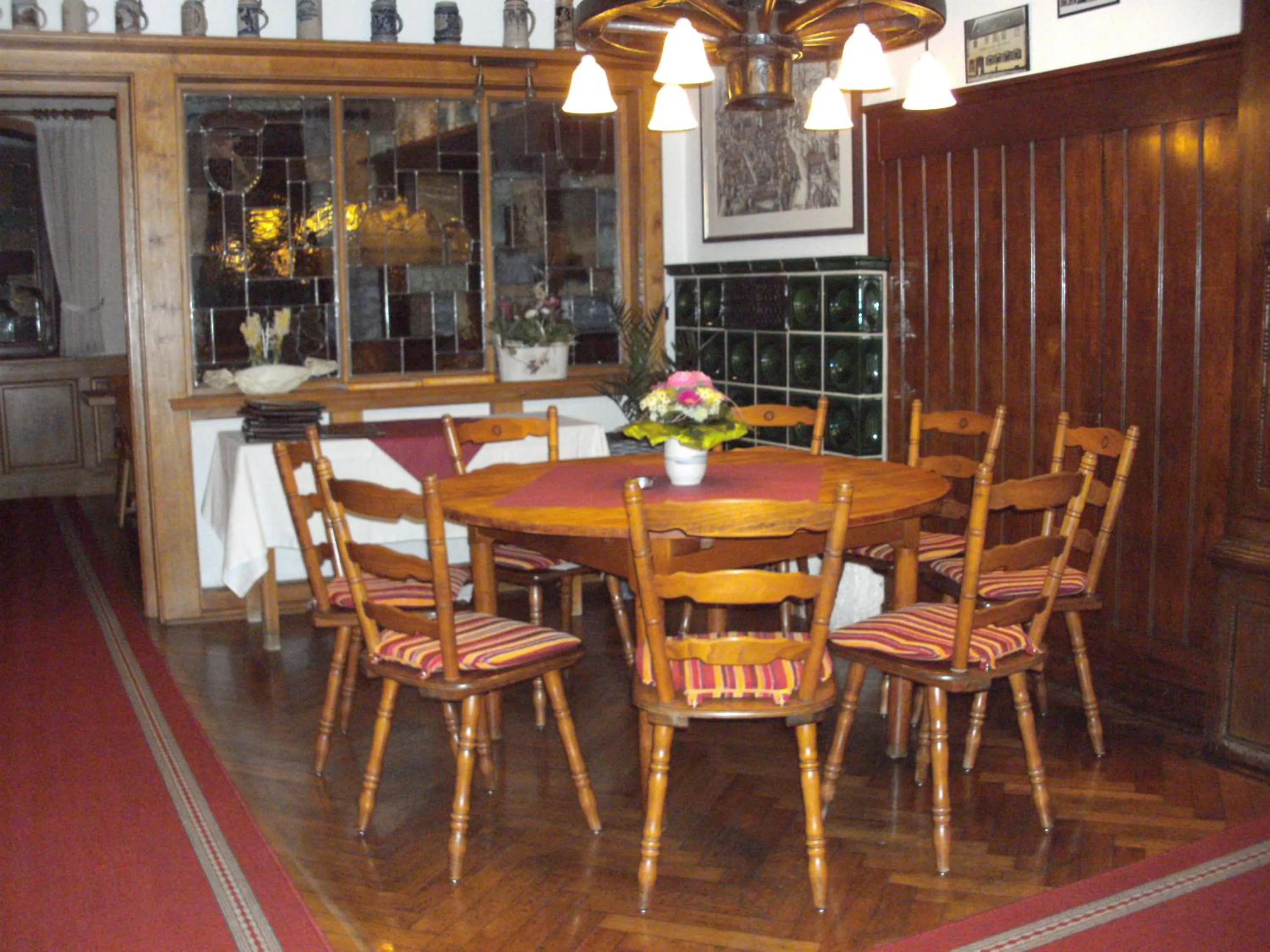 Restaurant/places to eat in Hotel Walfisch