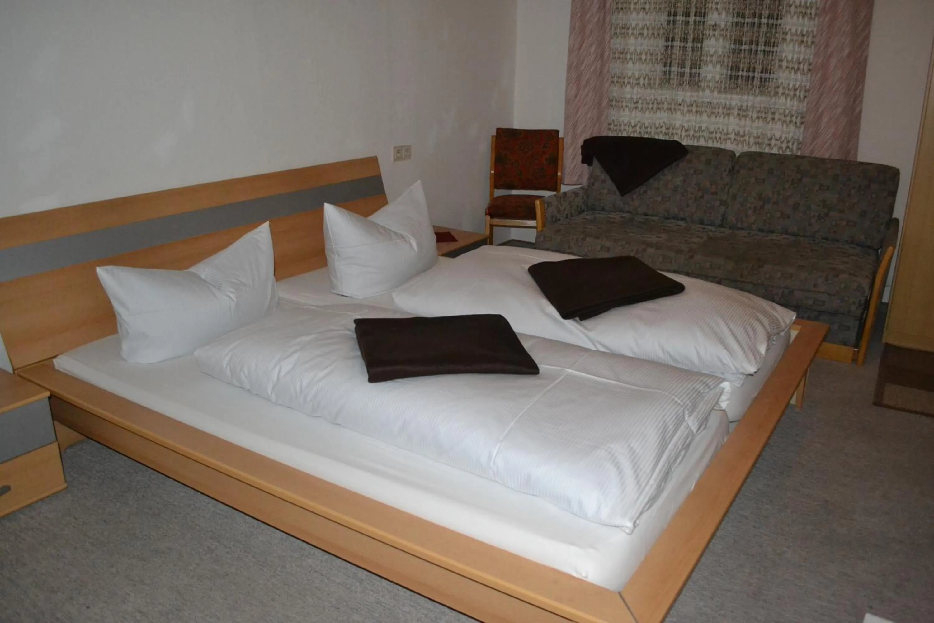 Bedroom, Bed in Hotel Walfisch