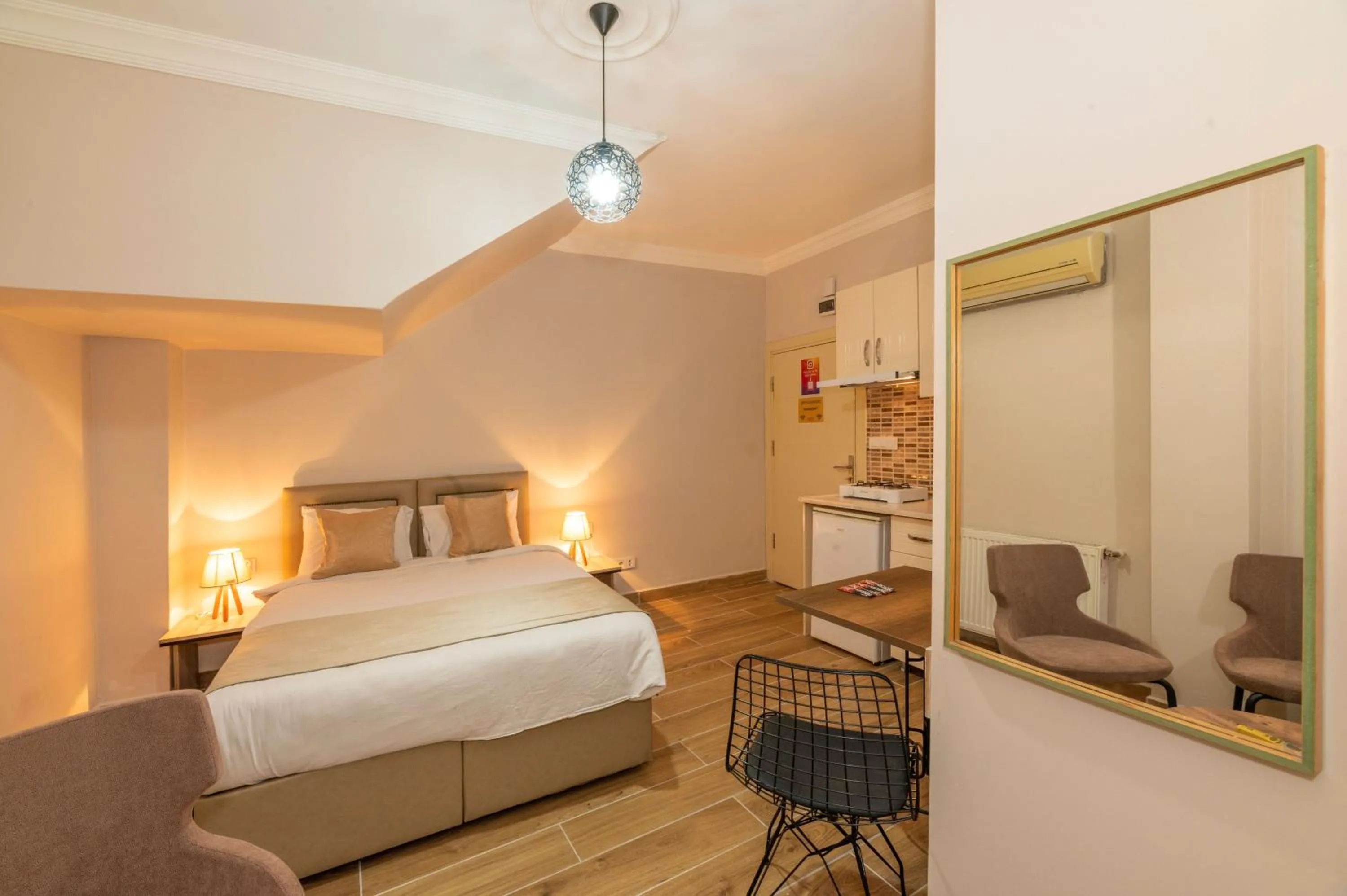 Toilet, Bed in Marida Residence - Istanbul Taksim