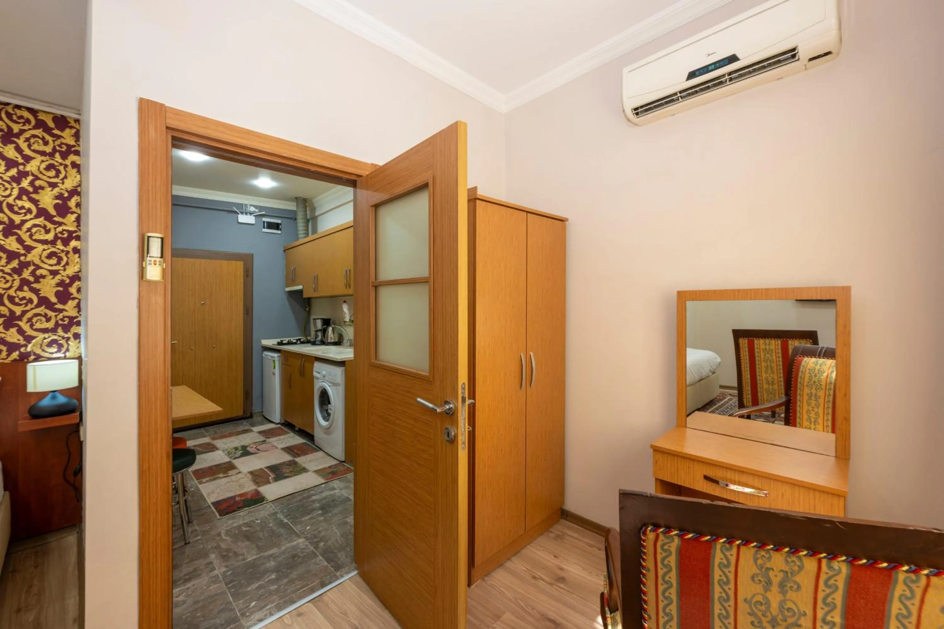 wardrobe in Marida Residence - Istanbul Taksim