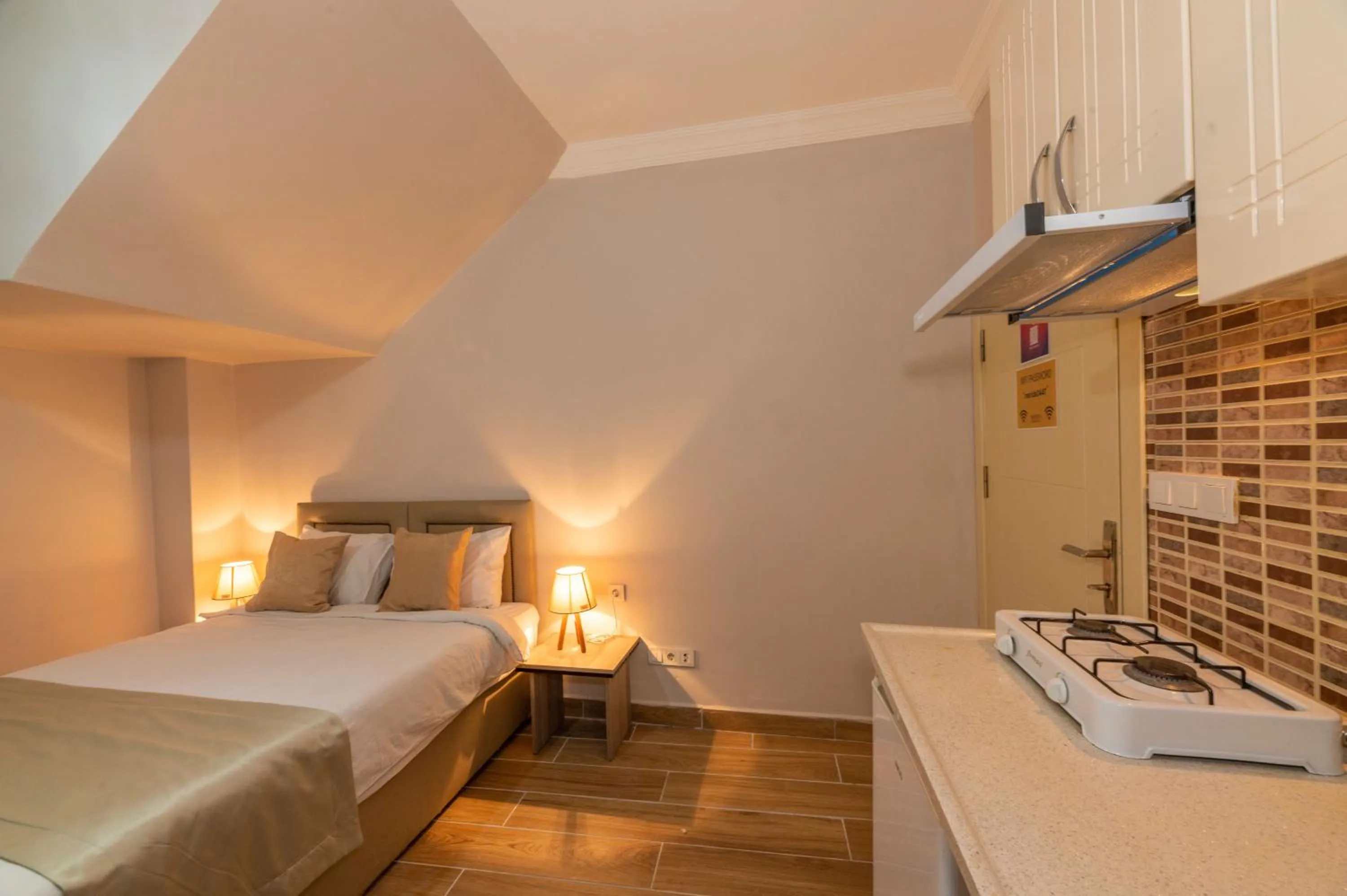 Kitchen or kitchenette, Bed in Marida Residence - Istanbul Taksim