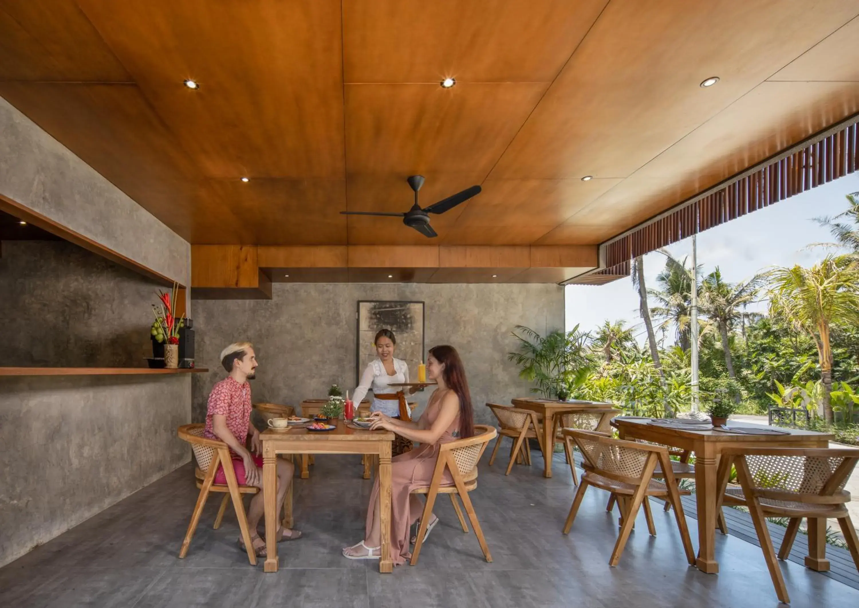 Restaurant/places to eat in Agrapana Beach Villa Restaurant/places to eat in Agrapana Beach Villa