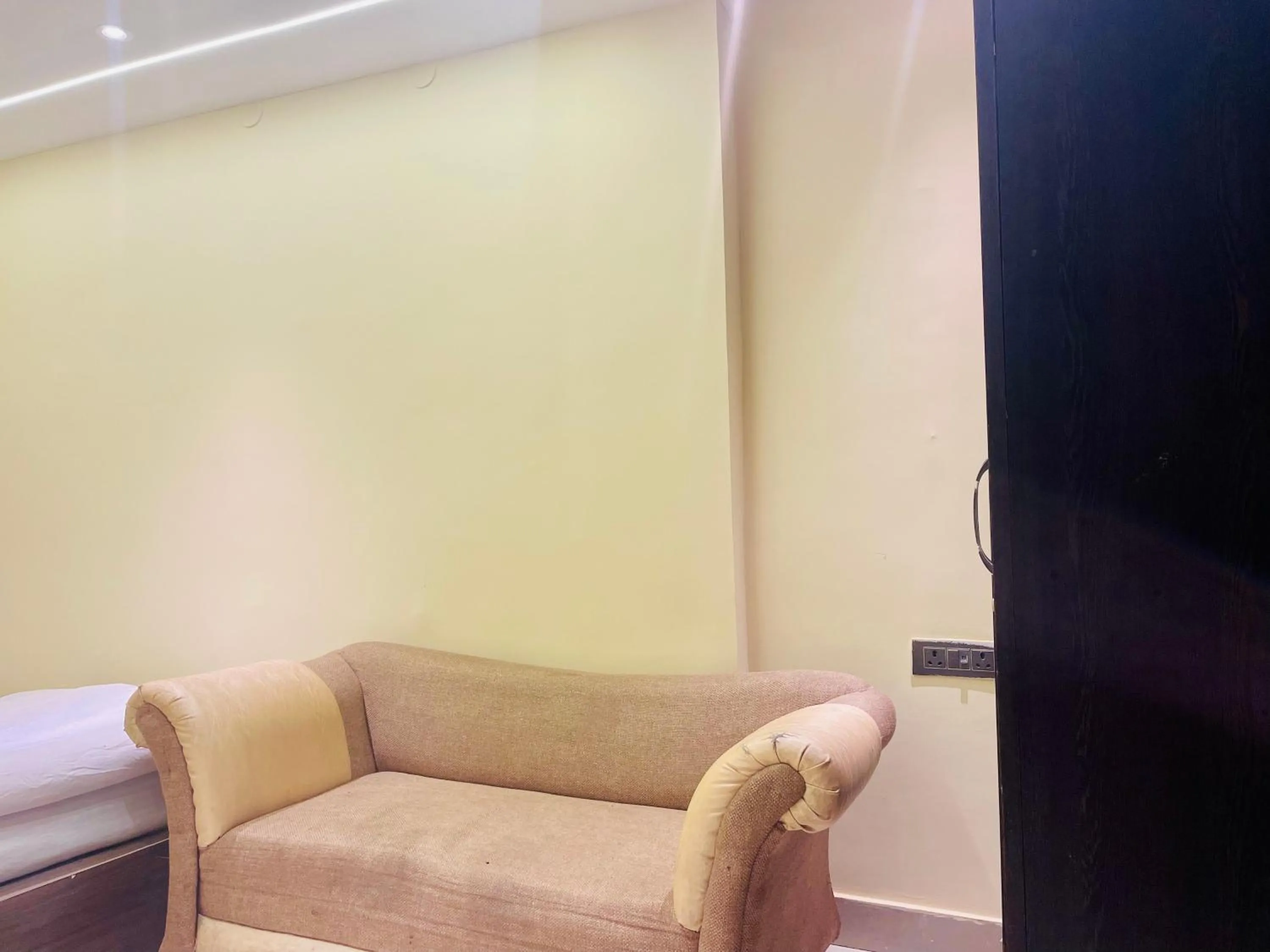 Bed in Hotel Himgiri