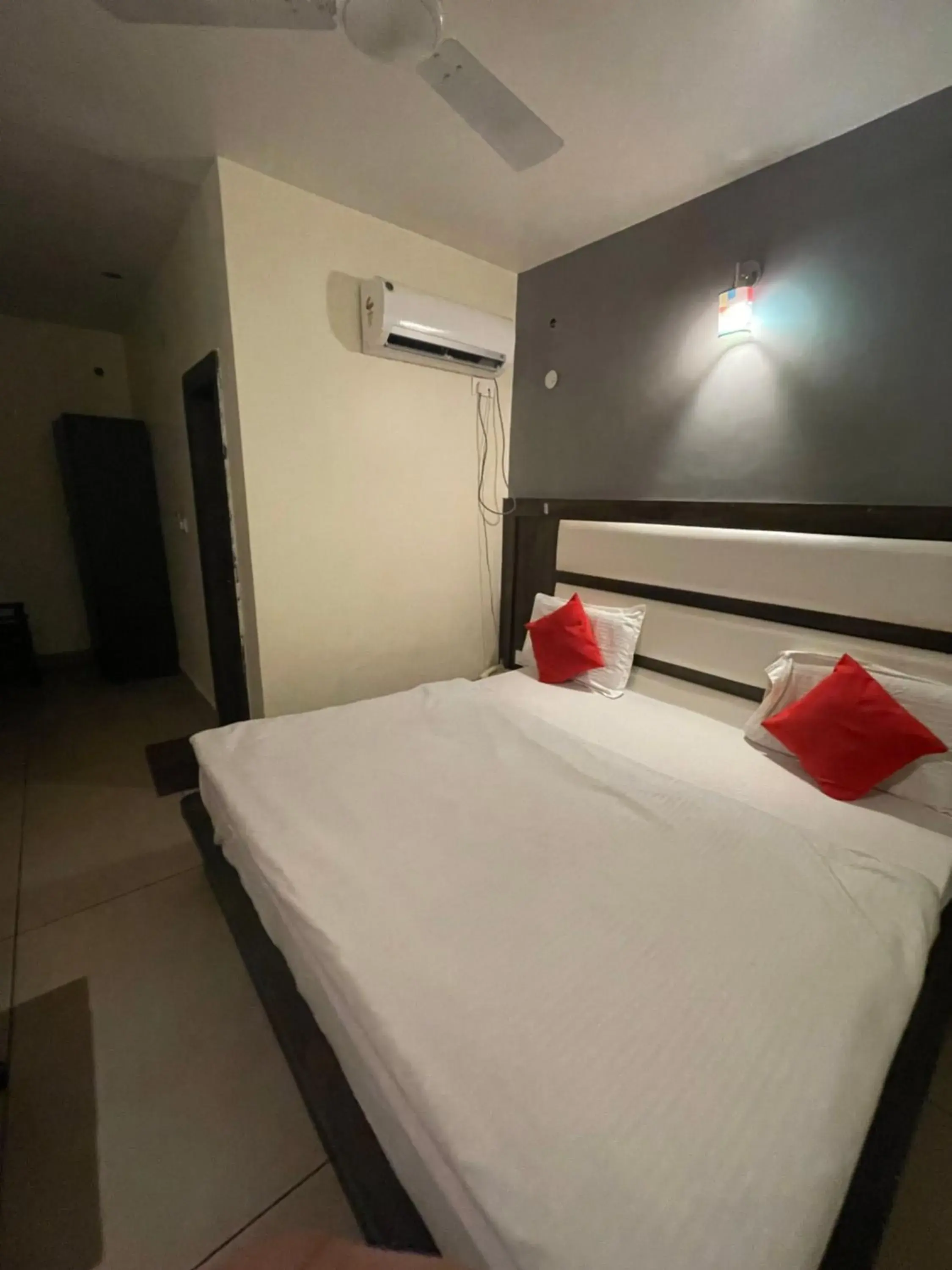 Property building in Hotel Himgiri Property building in Hotel Himgiri