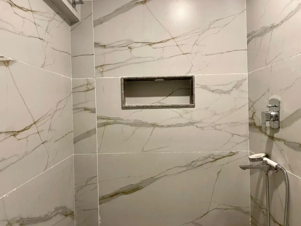 Bathroom in Hotel Himgiri