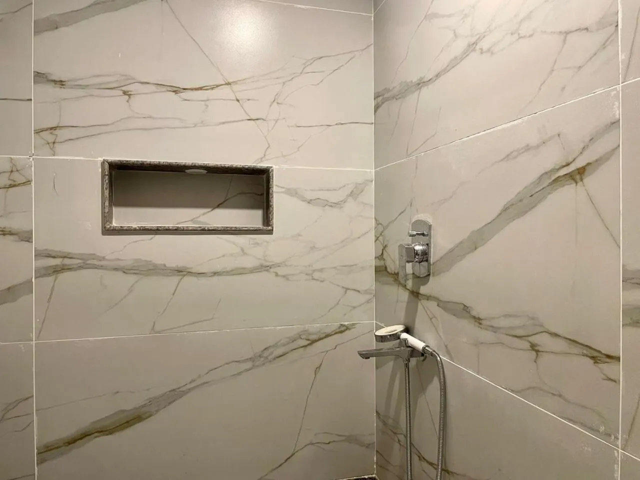 Bathroom in Hotel Himgiri