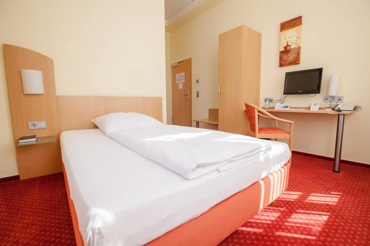 Photo of the whole room, Bed in Johanniterhotel